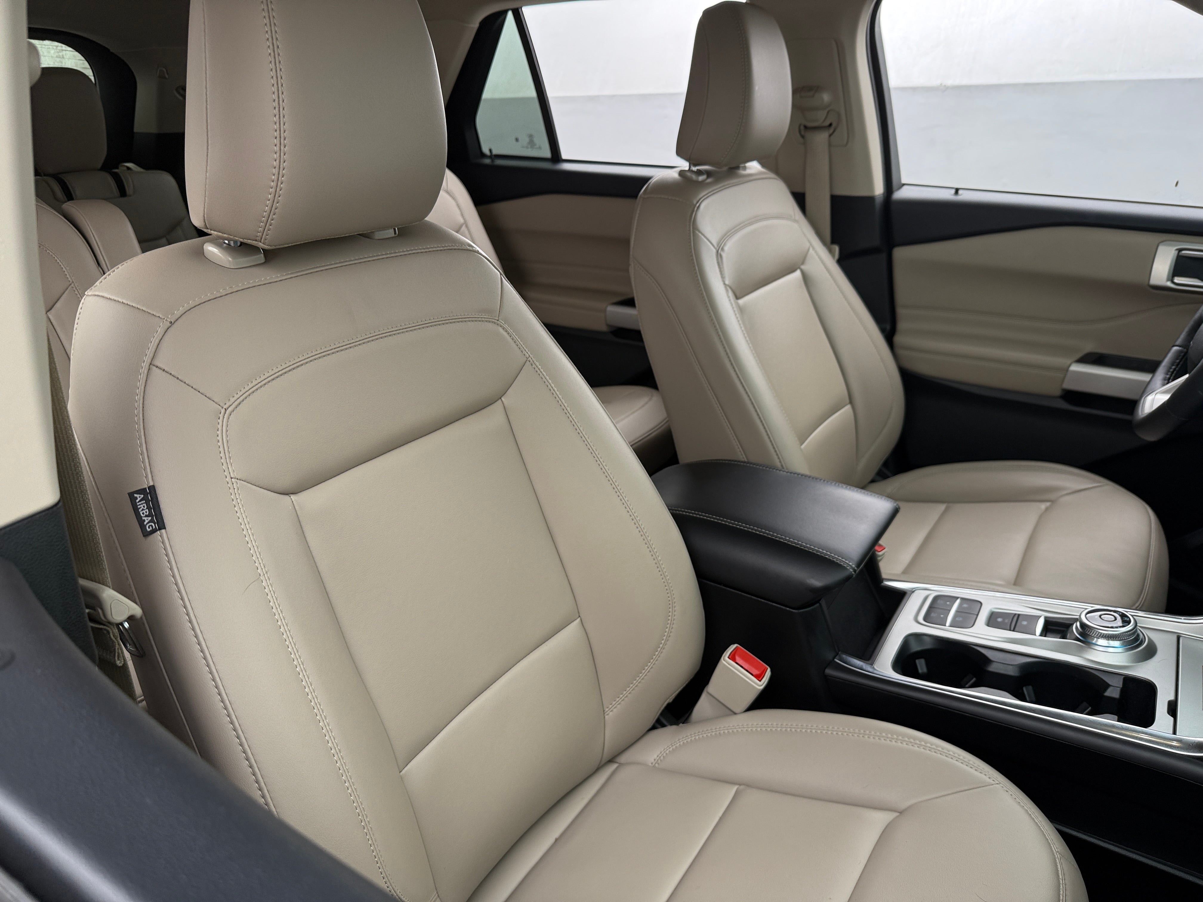 2024 Ford Explorer XLT 2