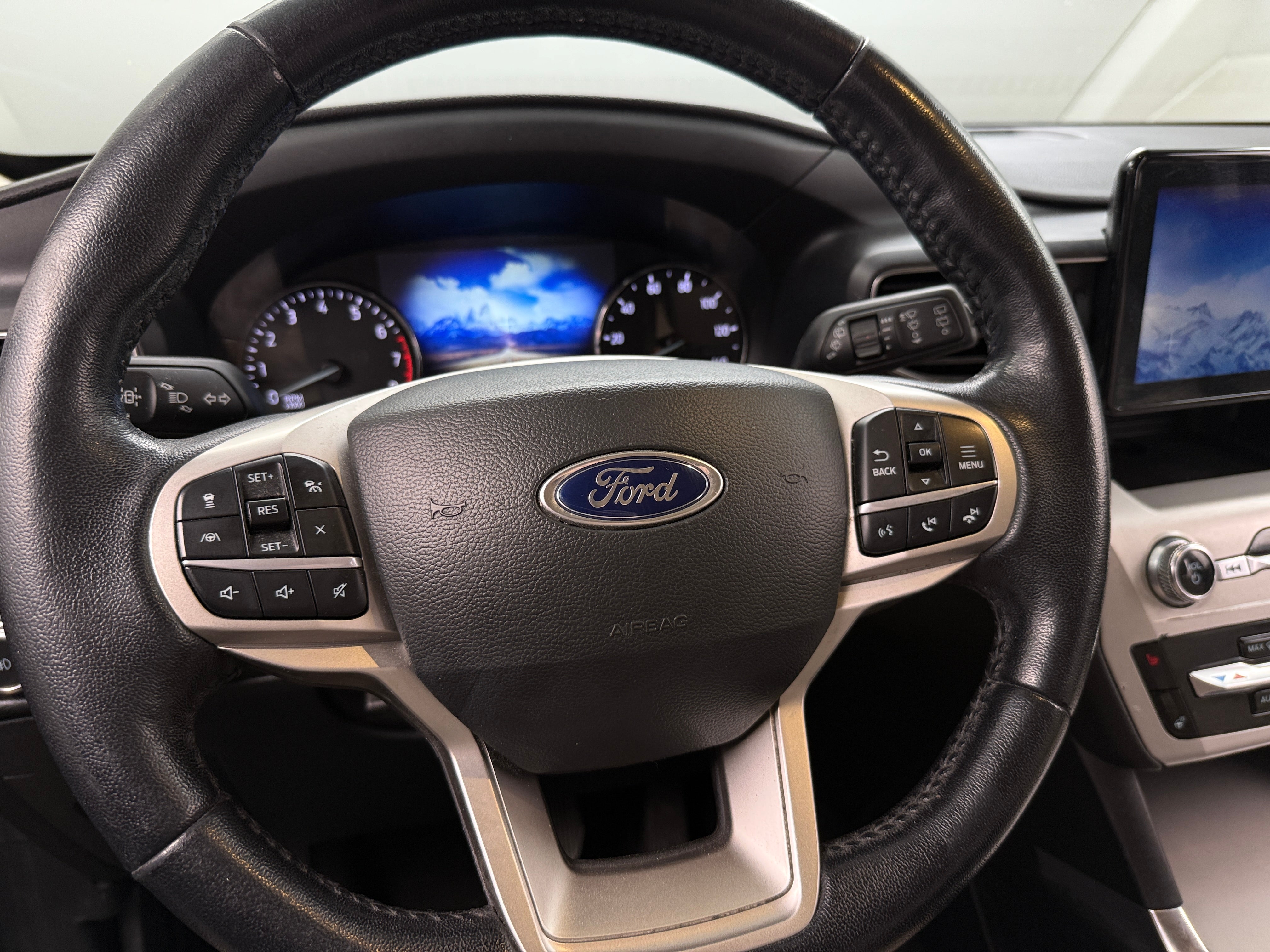 2022 Ford Explorer XLT 4