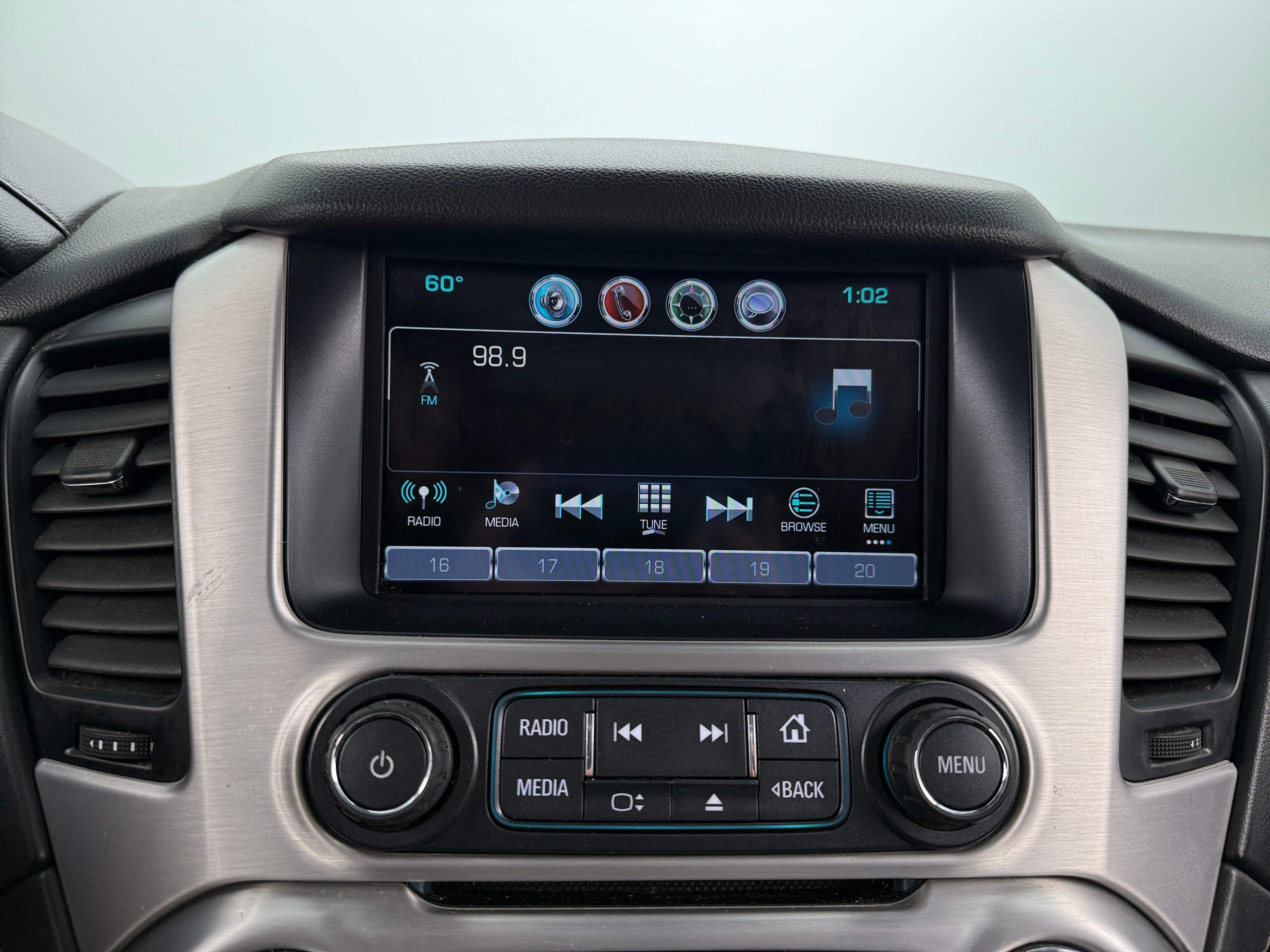 2017 GMC Yukon SLE 4