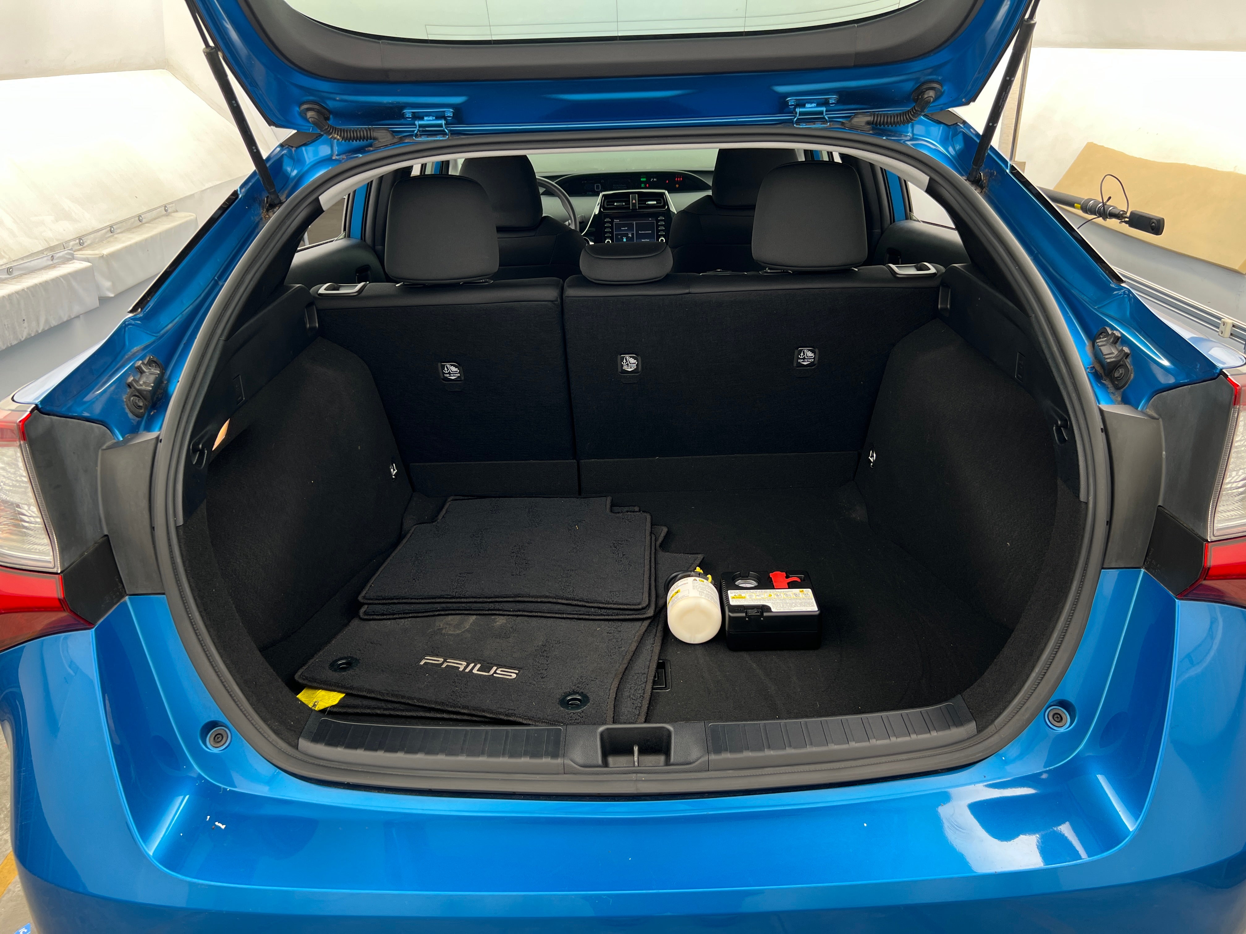 2020 Toyota Prius L Eco 7