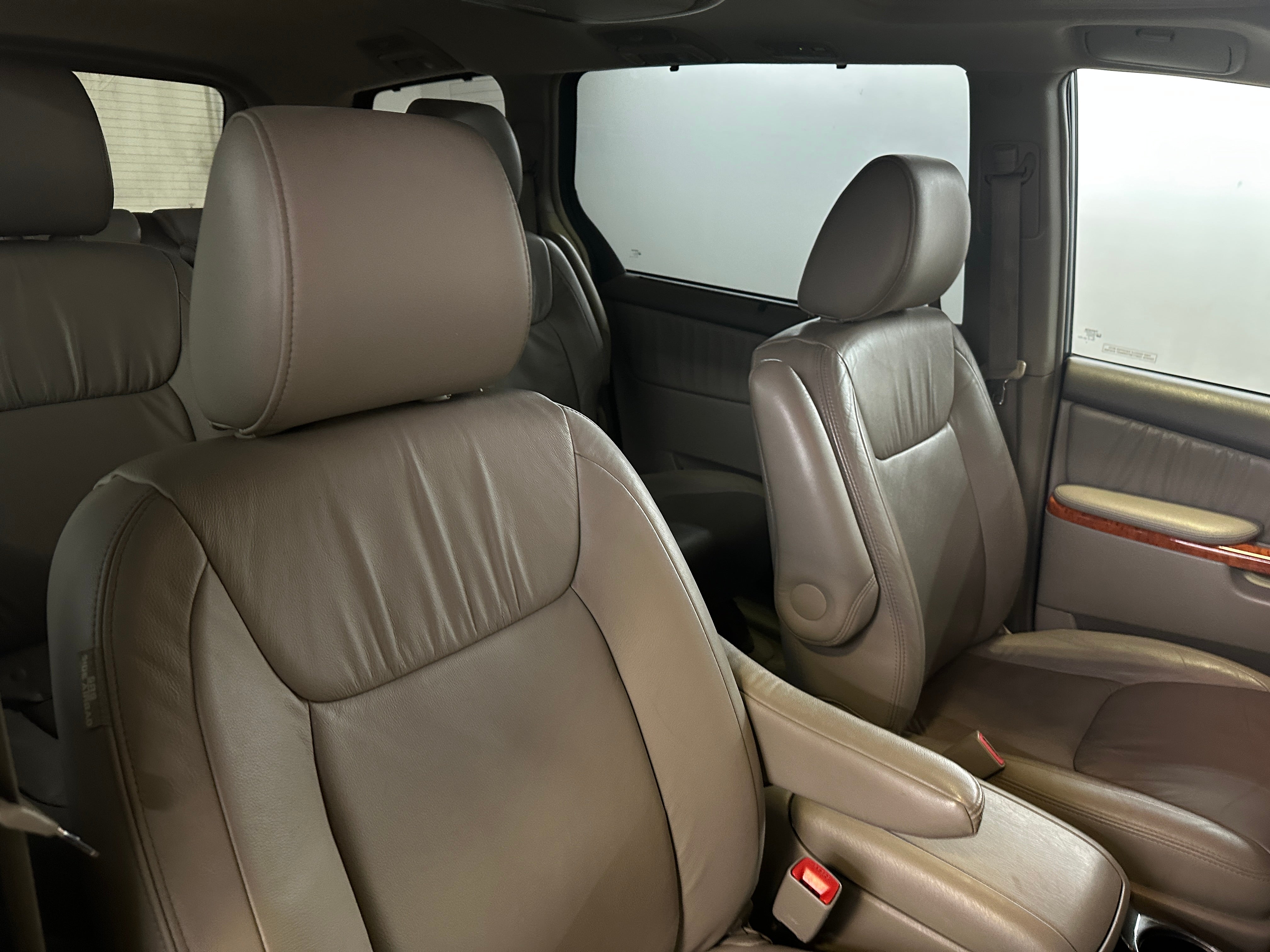 2010 Toyota Sienna XLE 2