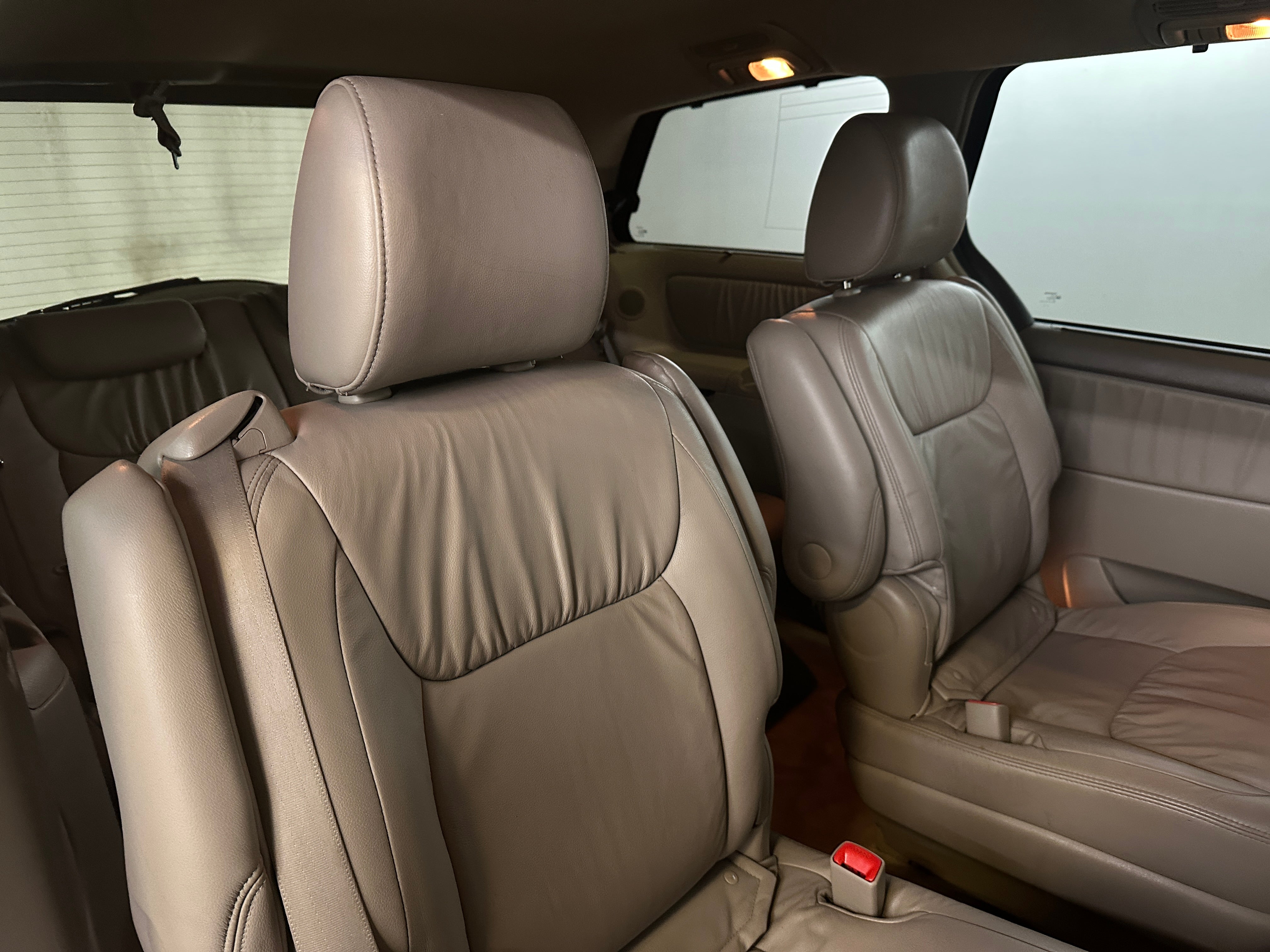 2010 Toyota Sienna XLE 6