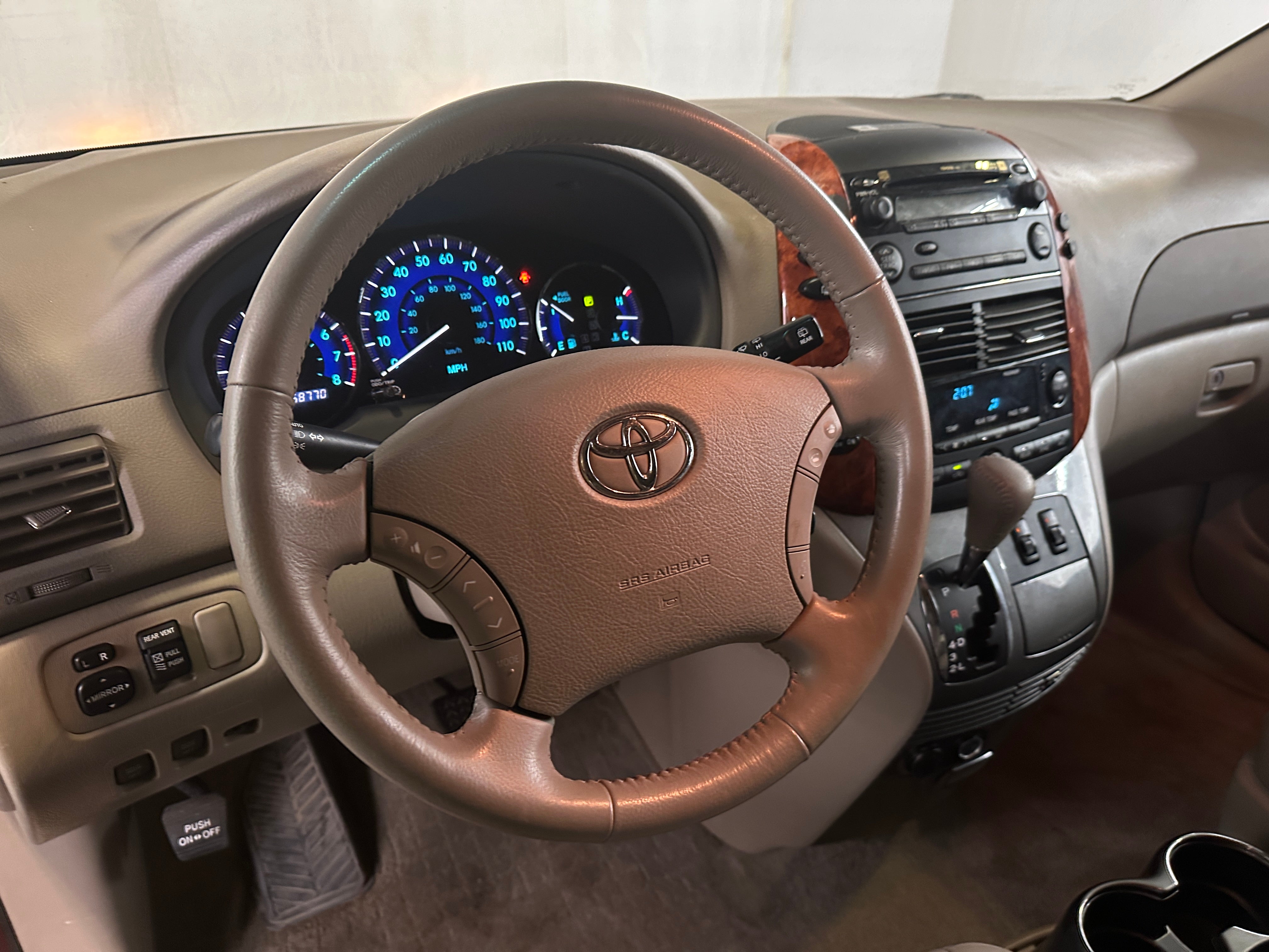 2010 Toyota Sienna XLE 5