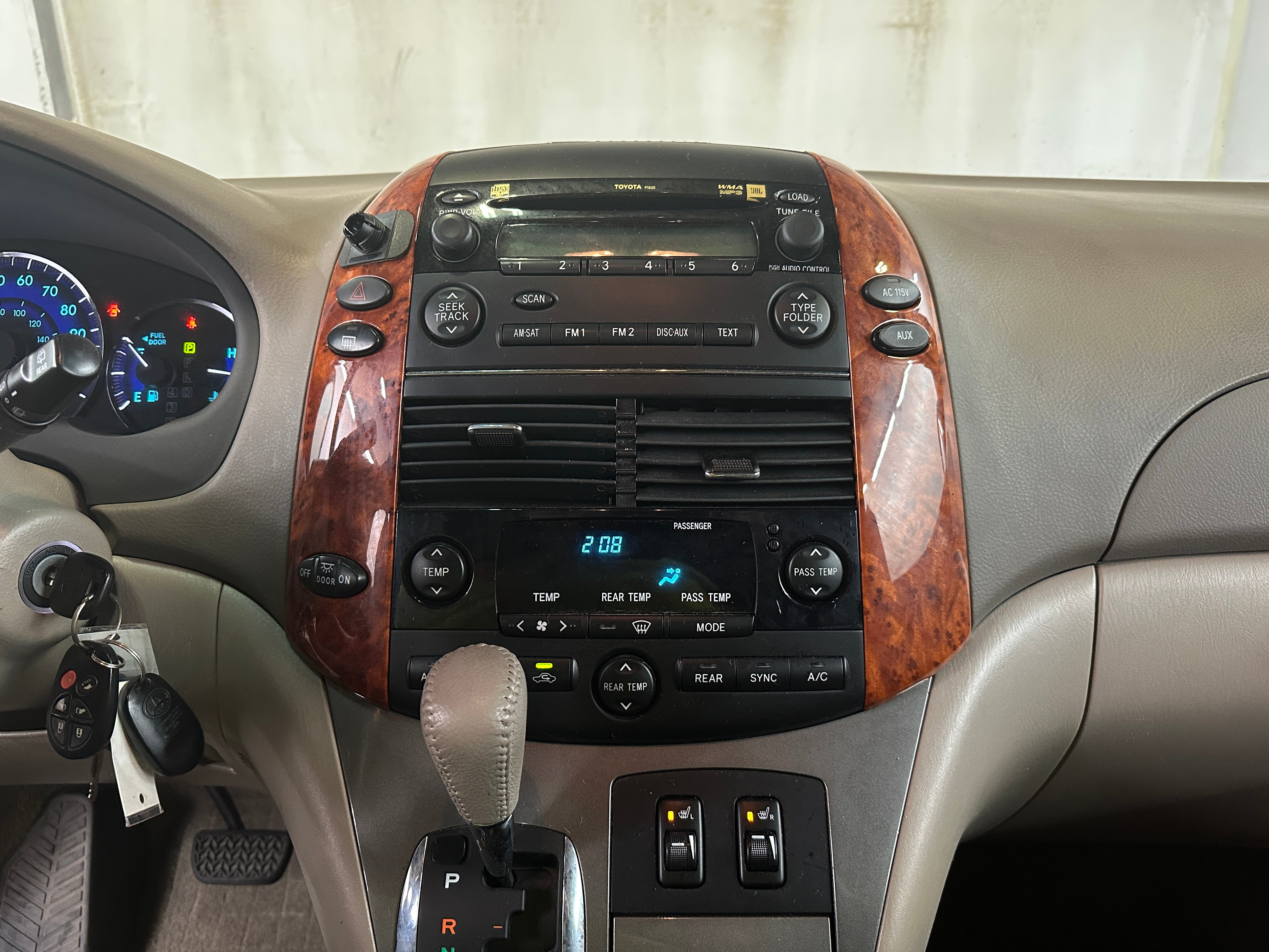 2010 Toyota Sienna XLE 4