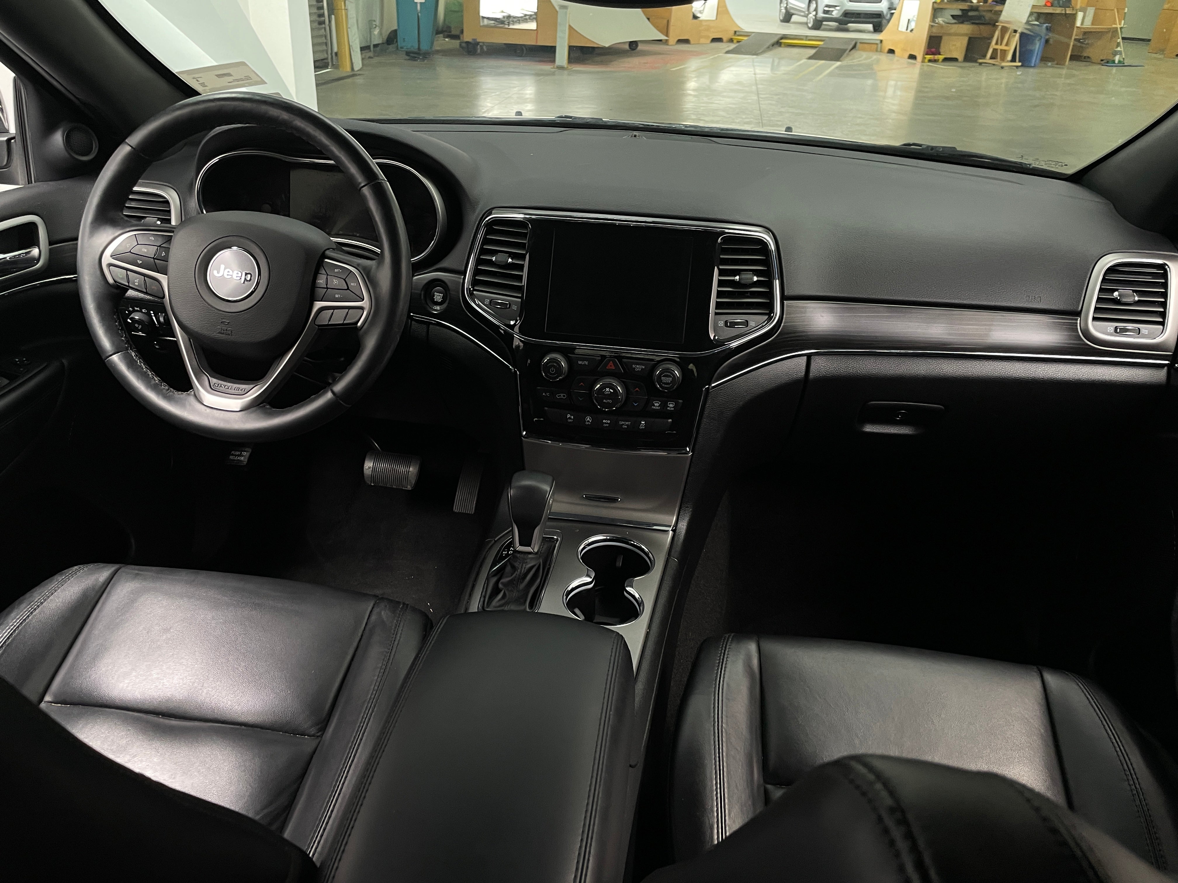 2022 Jeep Grand Cherokee Limited Edition 2