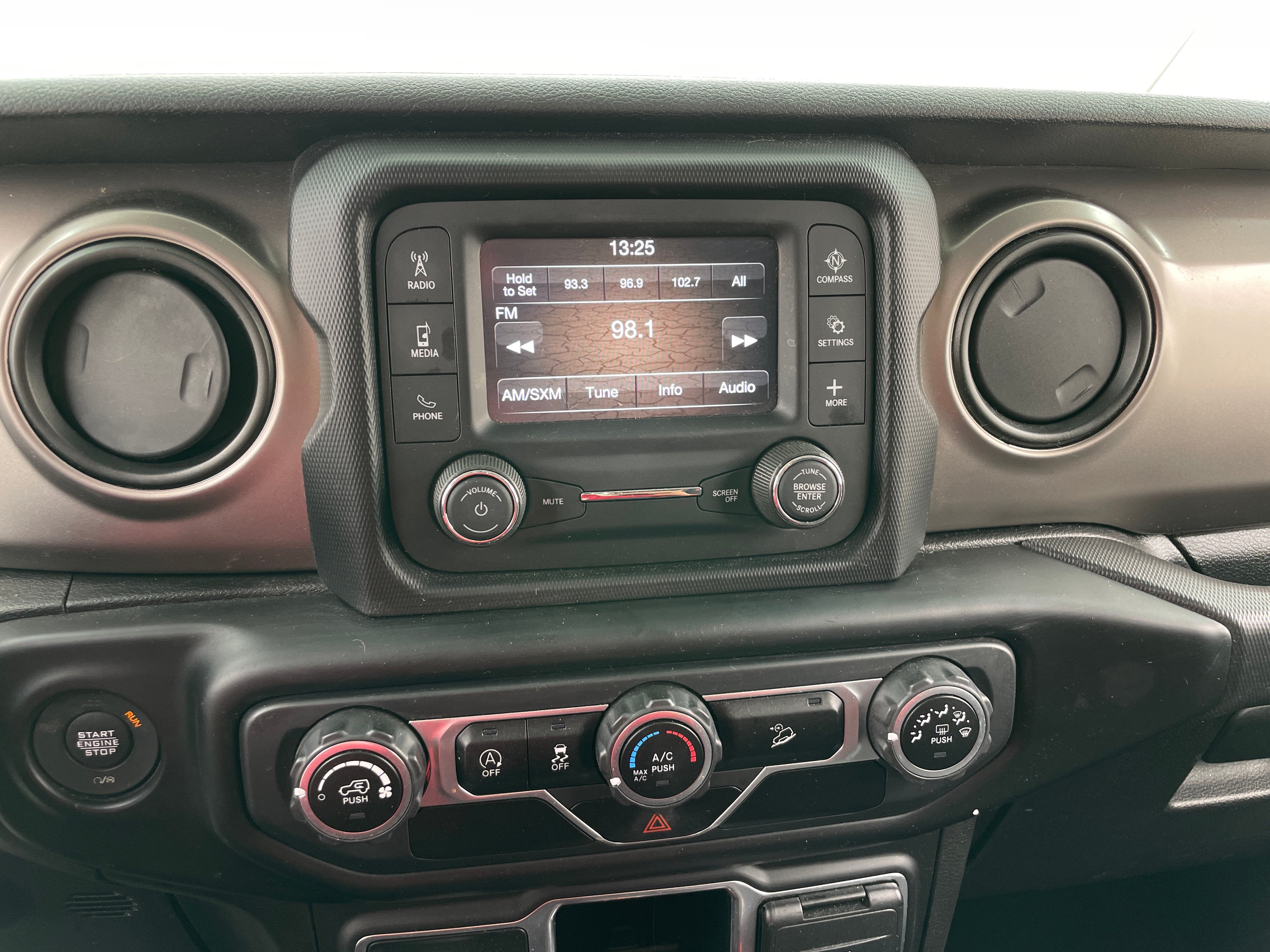 2020 Jeep Wrangler Sport 3