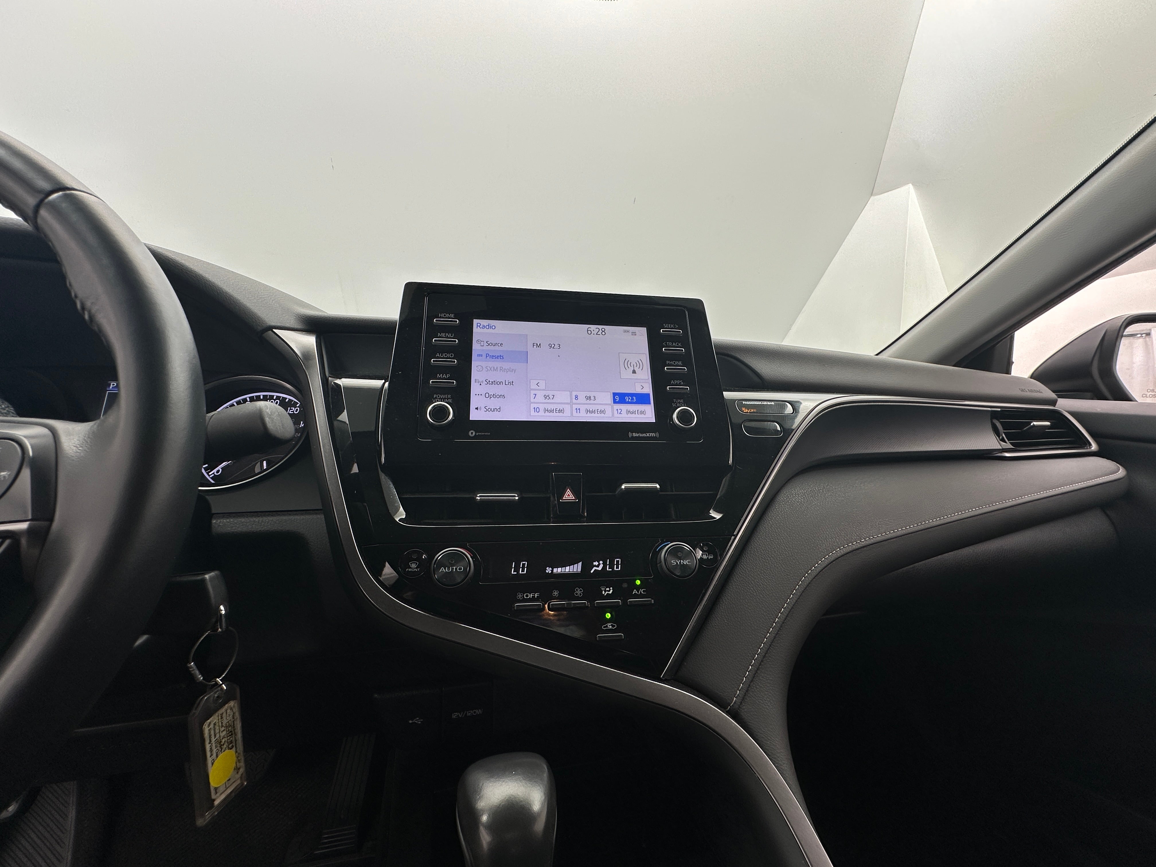 2024 Toyota Camry SE 3