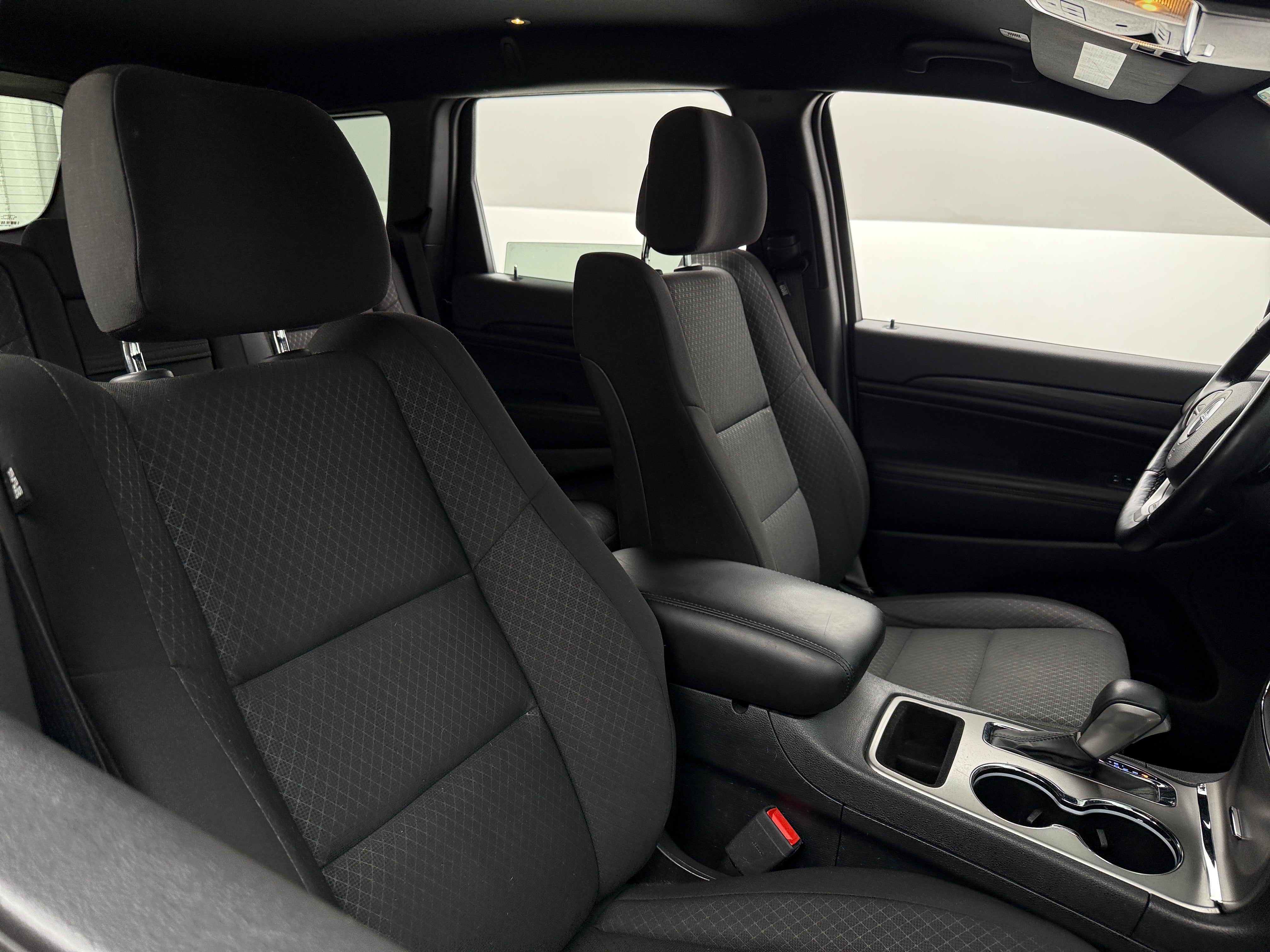 2019 Jeep Grand Cherokee Laredo 2