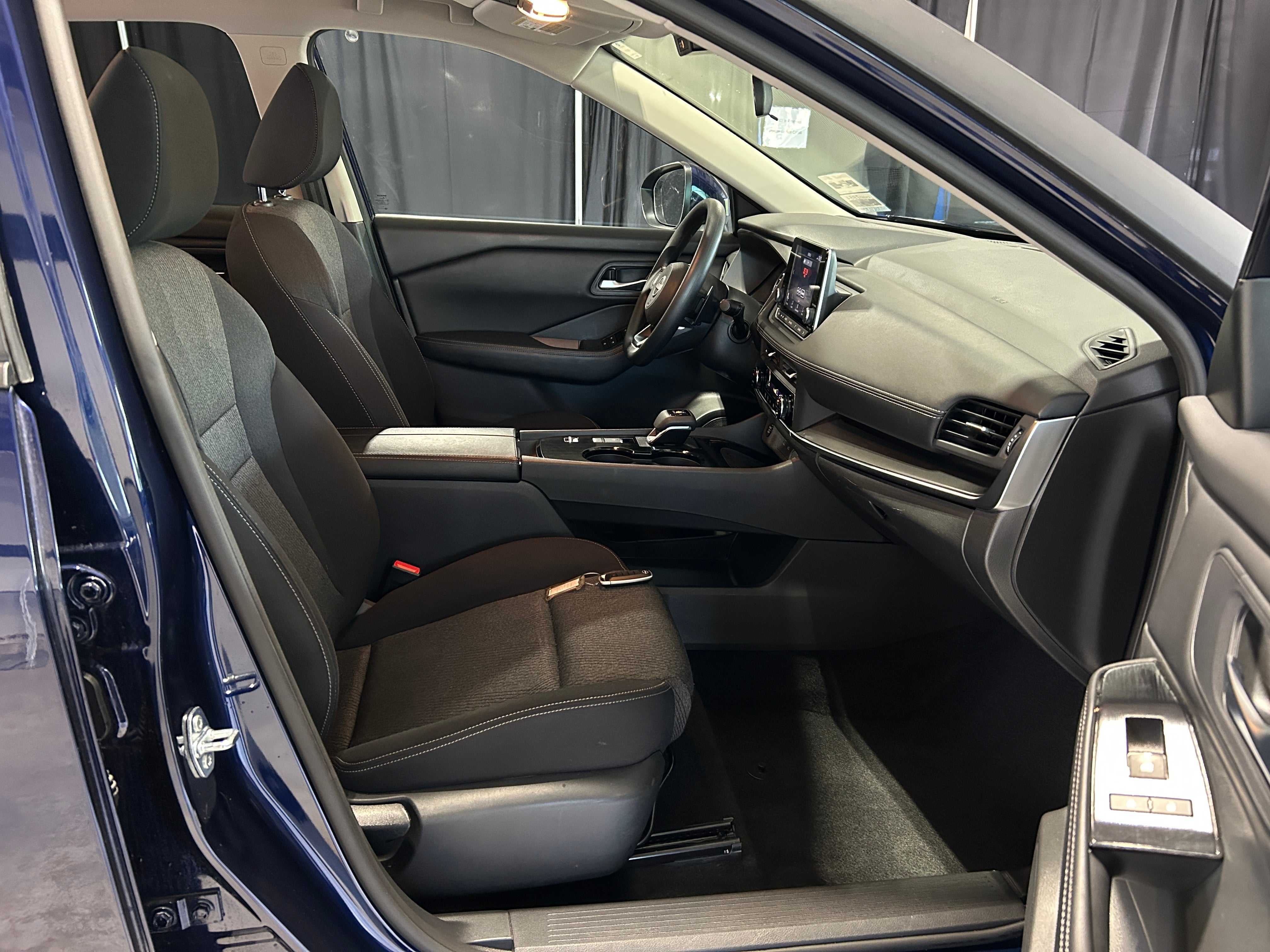 2024 Nissan Rogue SV 2