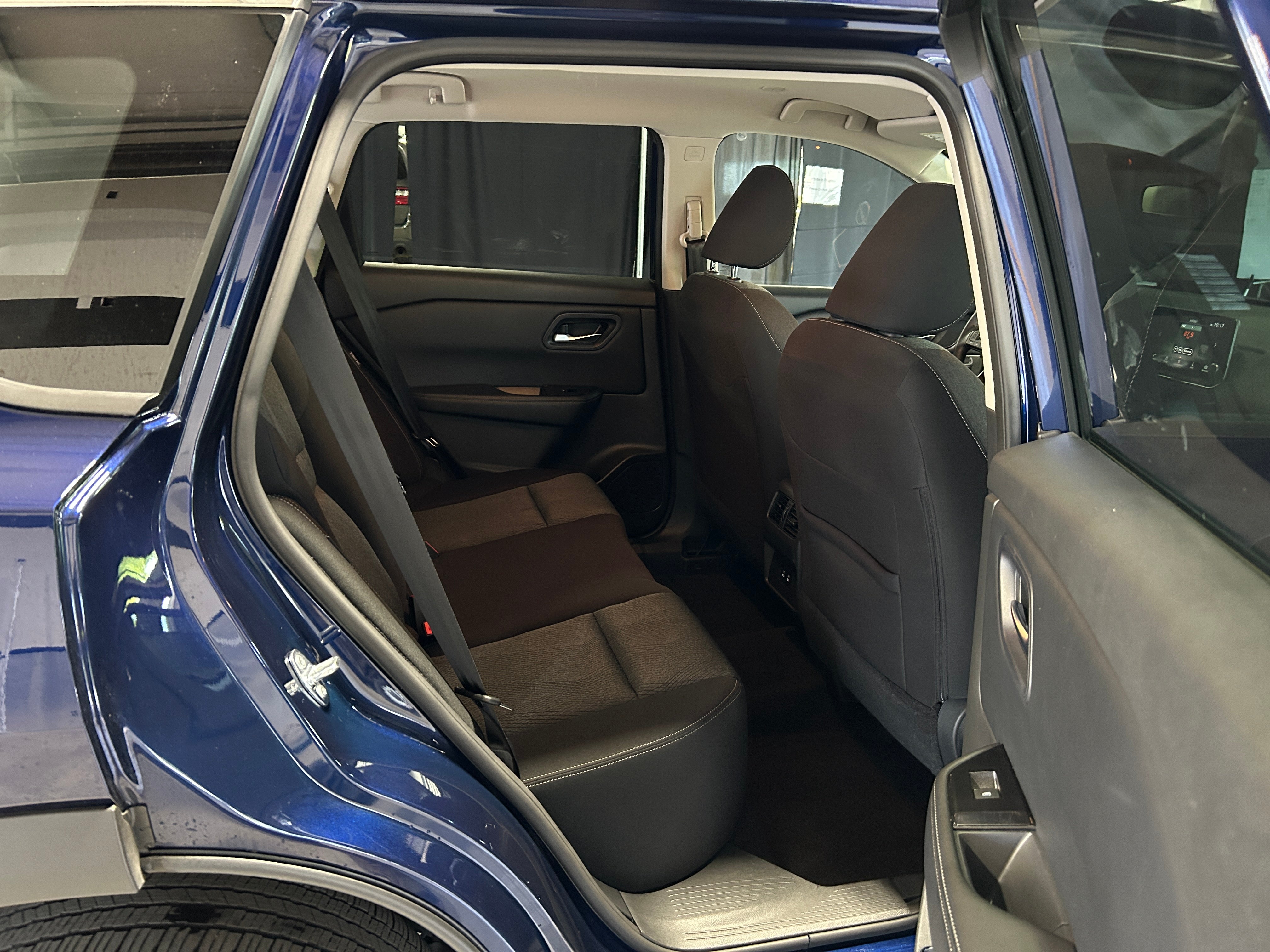 2024 Nissan Rogue SV 6