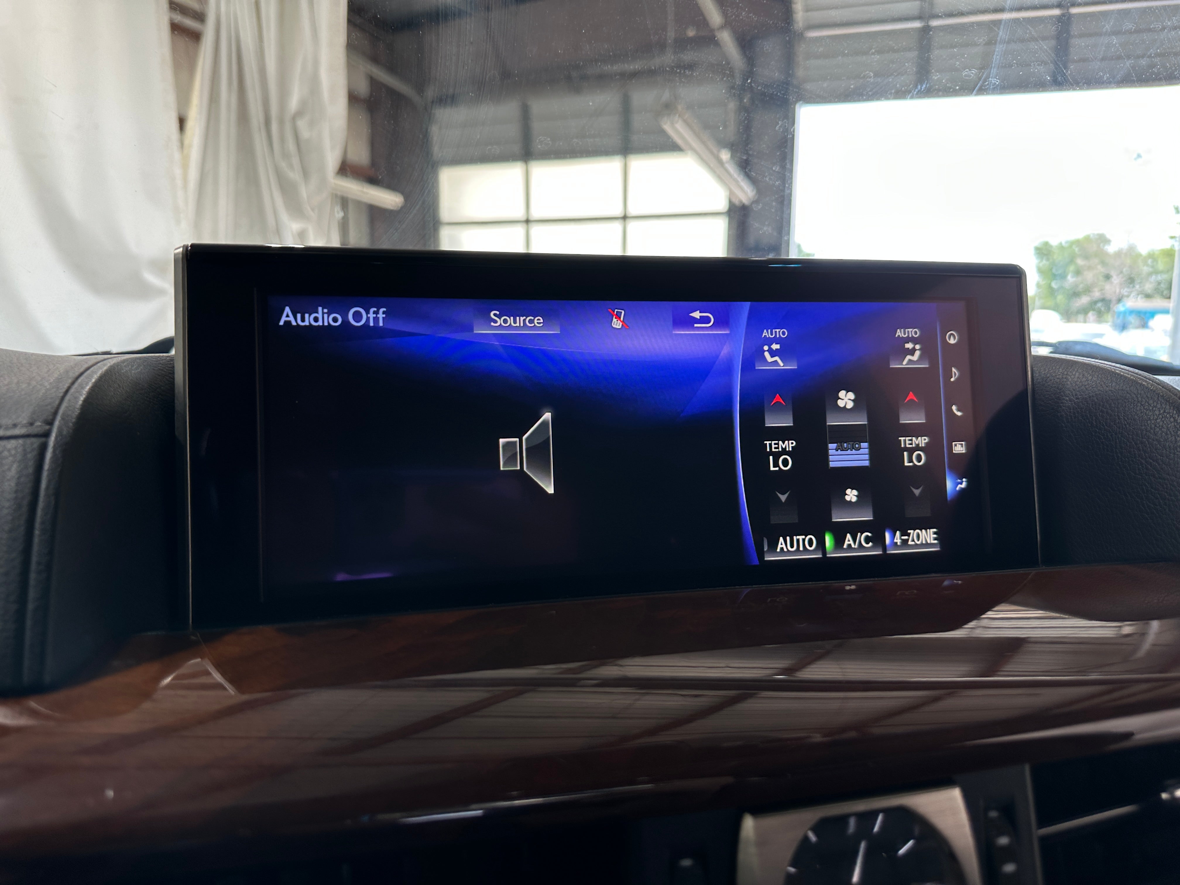 2019 Lexus LX 570 3