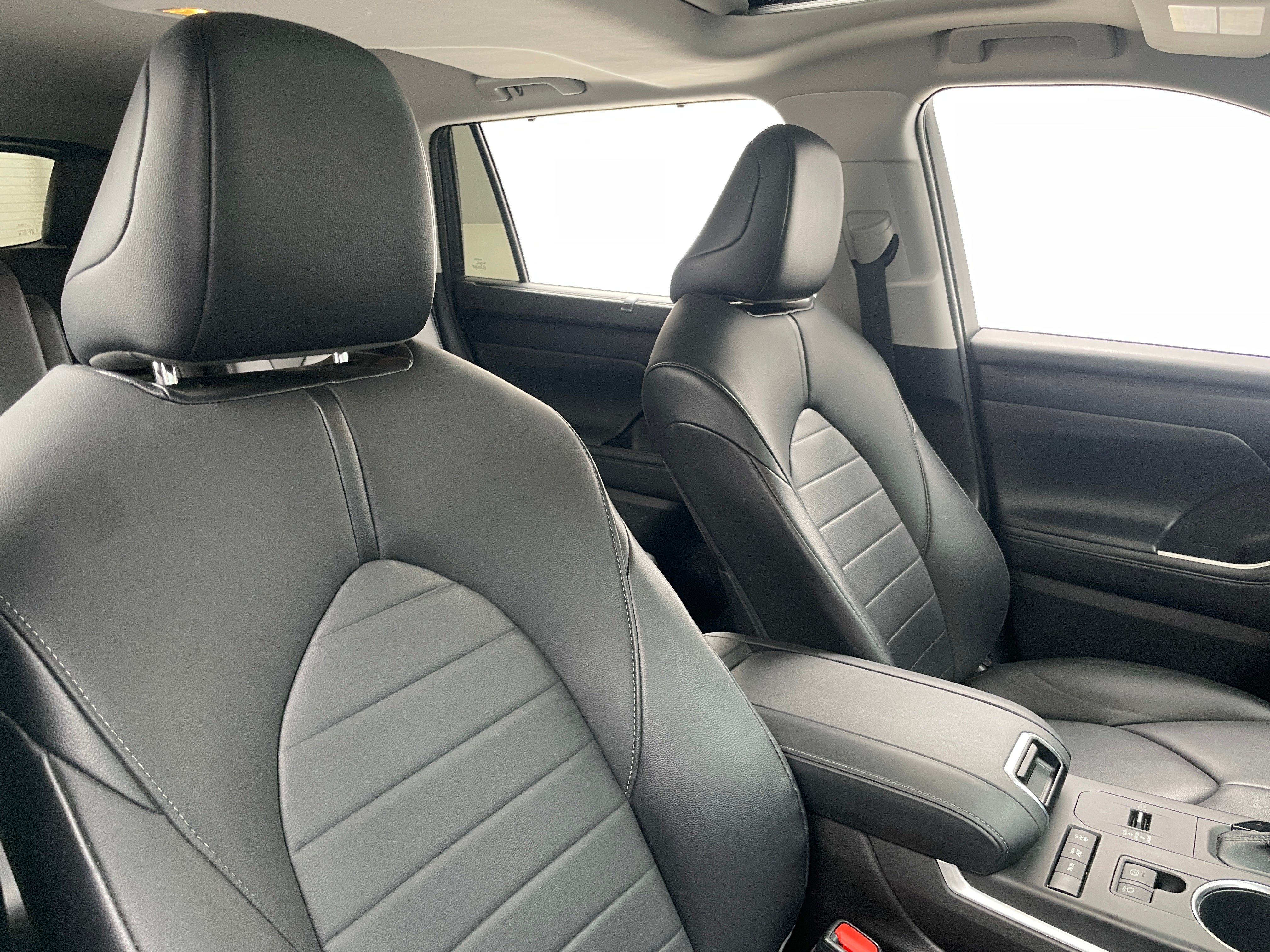 2021 Toyota Highlander XLE 2