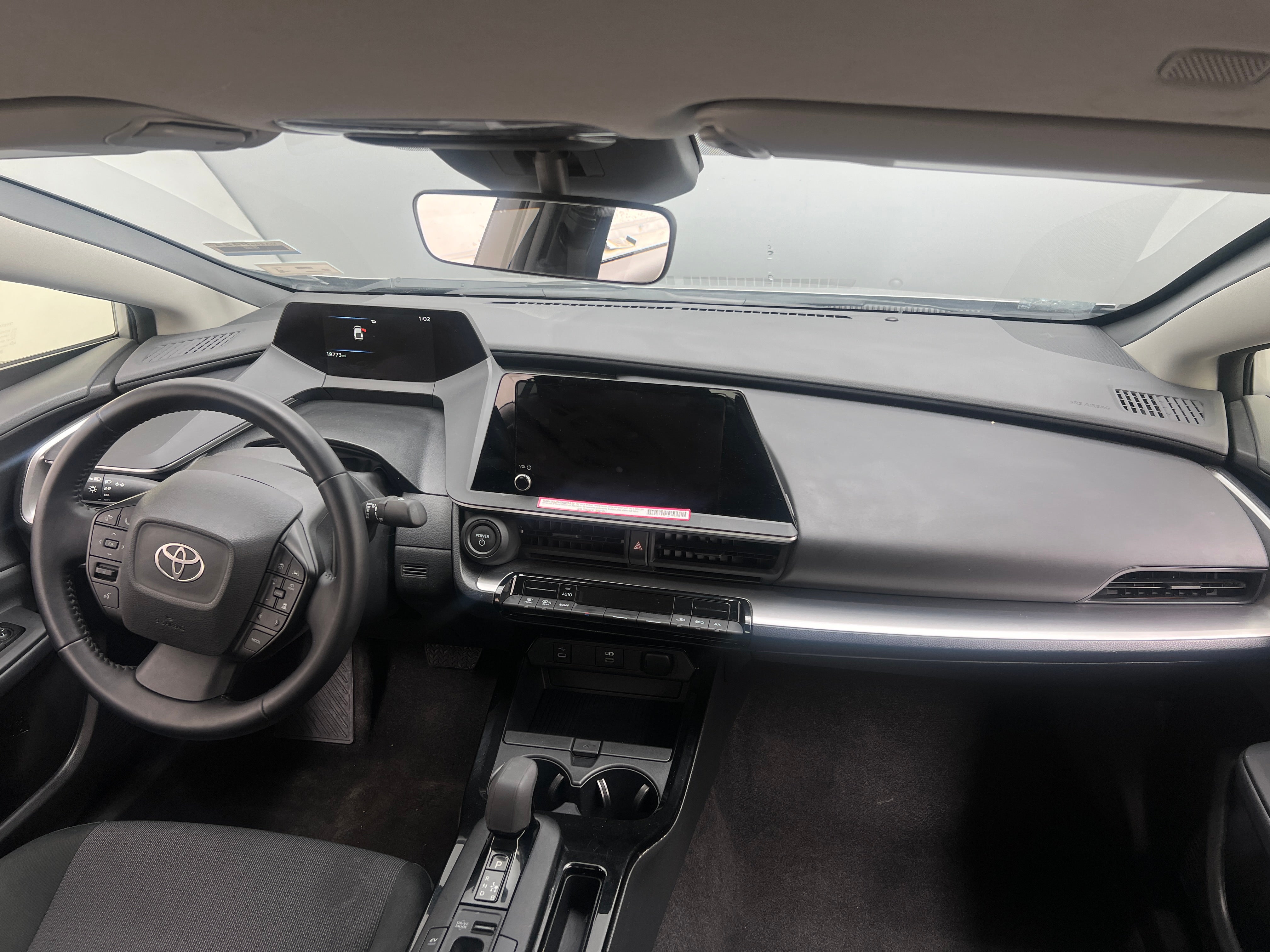 2024 Toyota Prius LE 3
