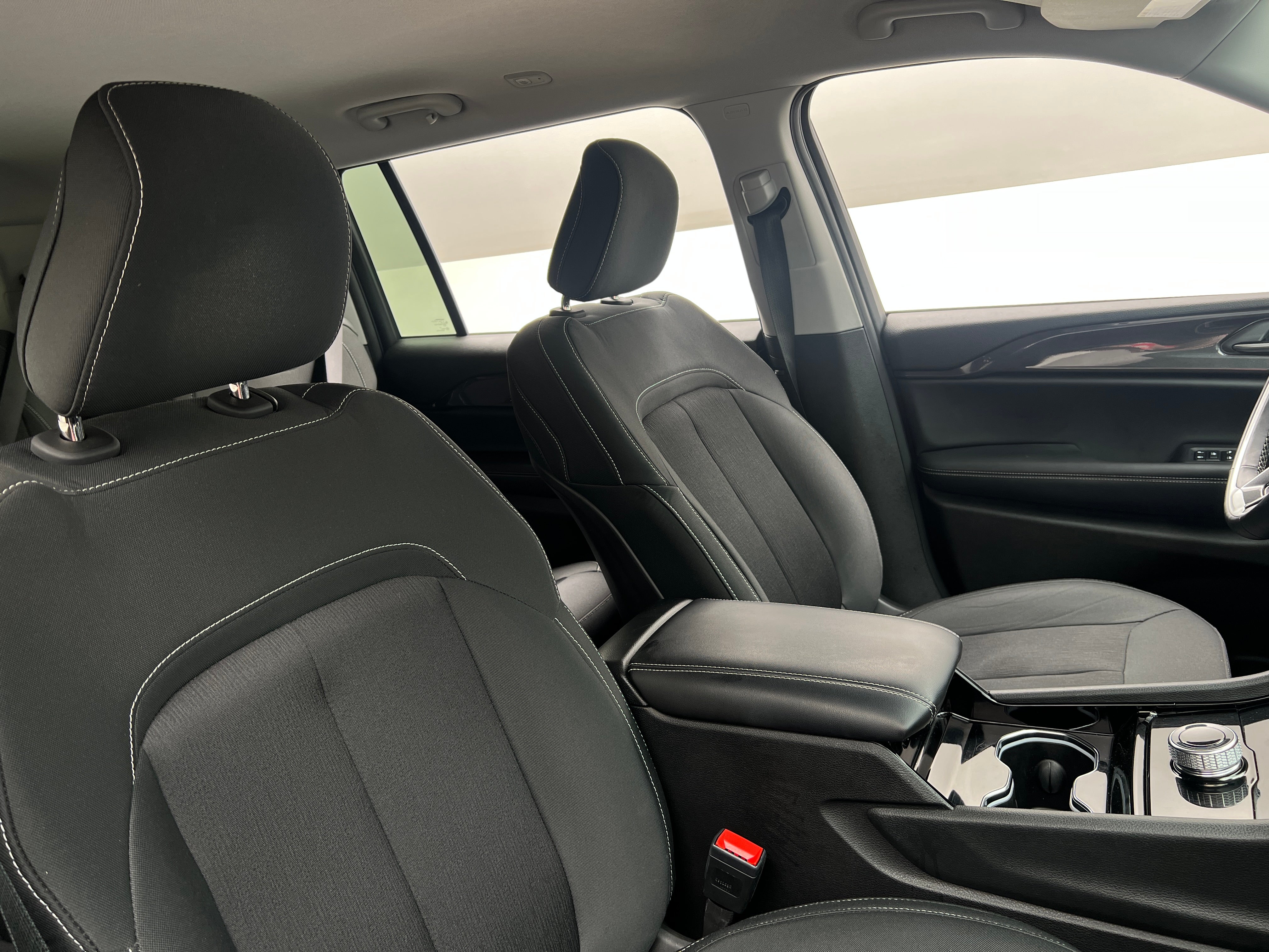 2022 Jeep Grand Cherokee L Laredo 2