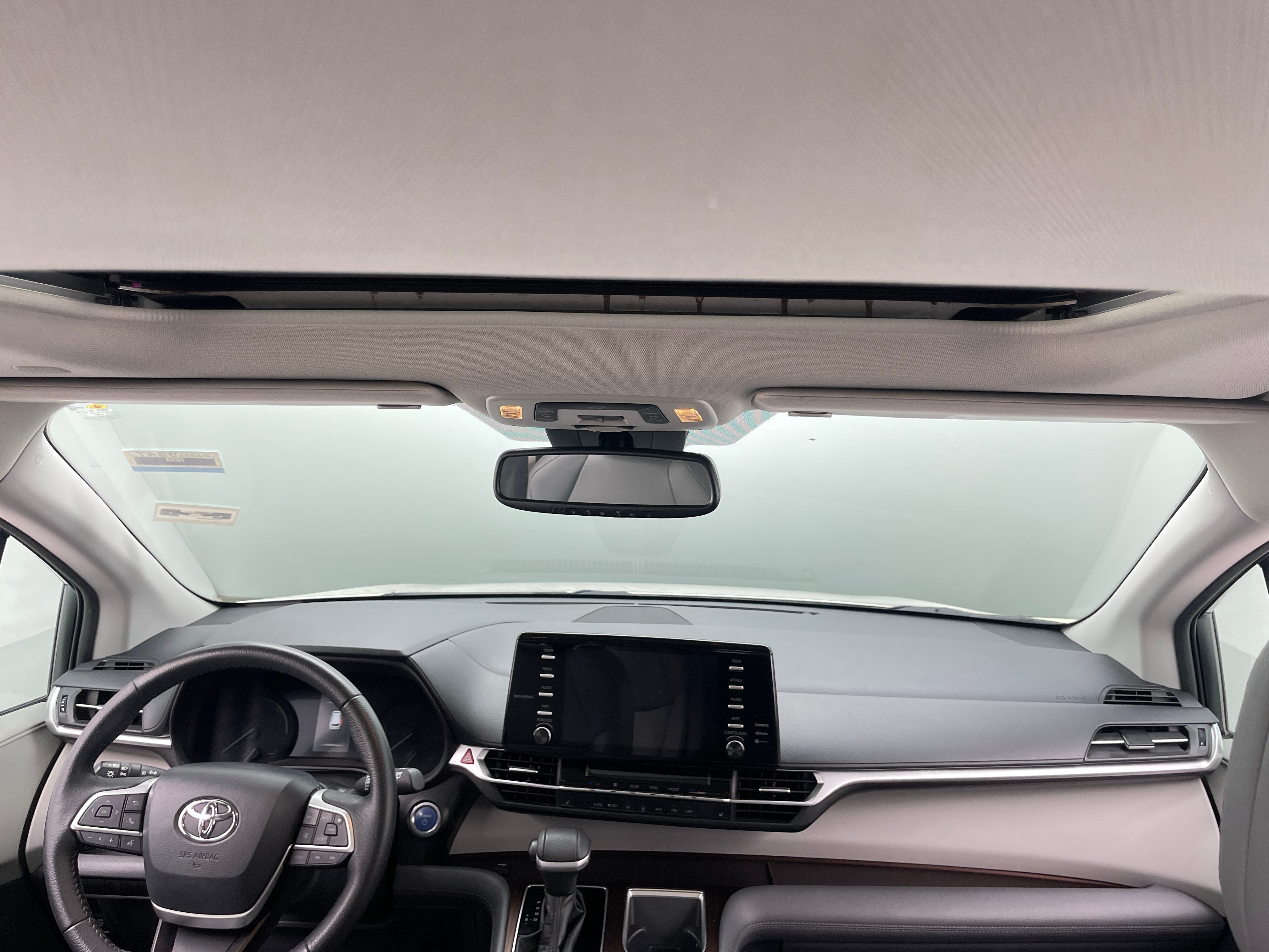 2021 Toyota Sienna XLE 2