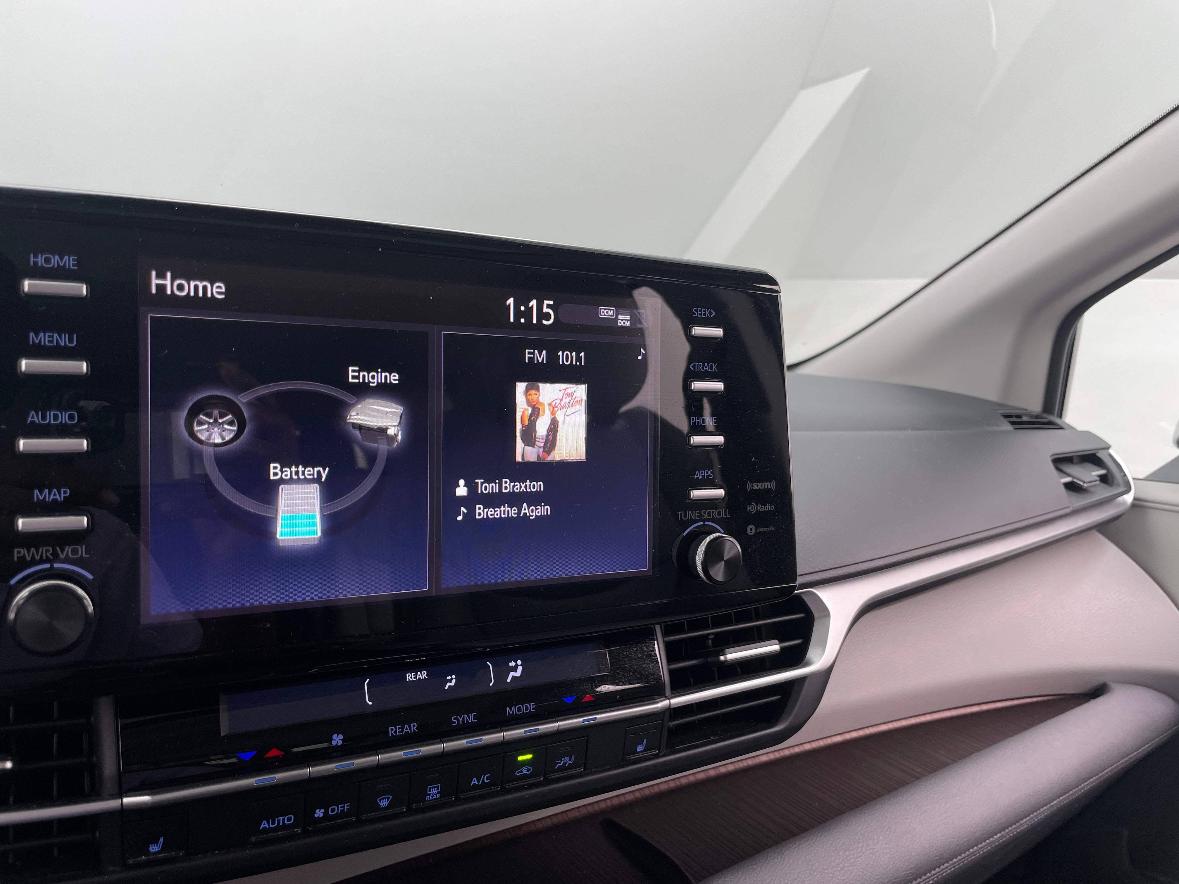 2021 Toyota Sienna XLE 3