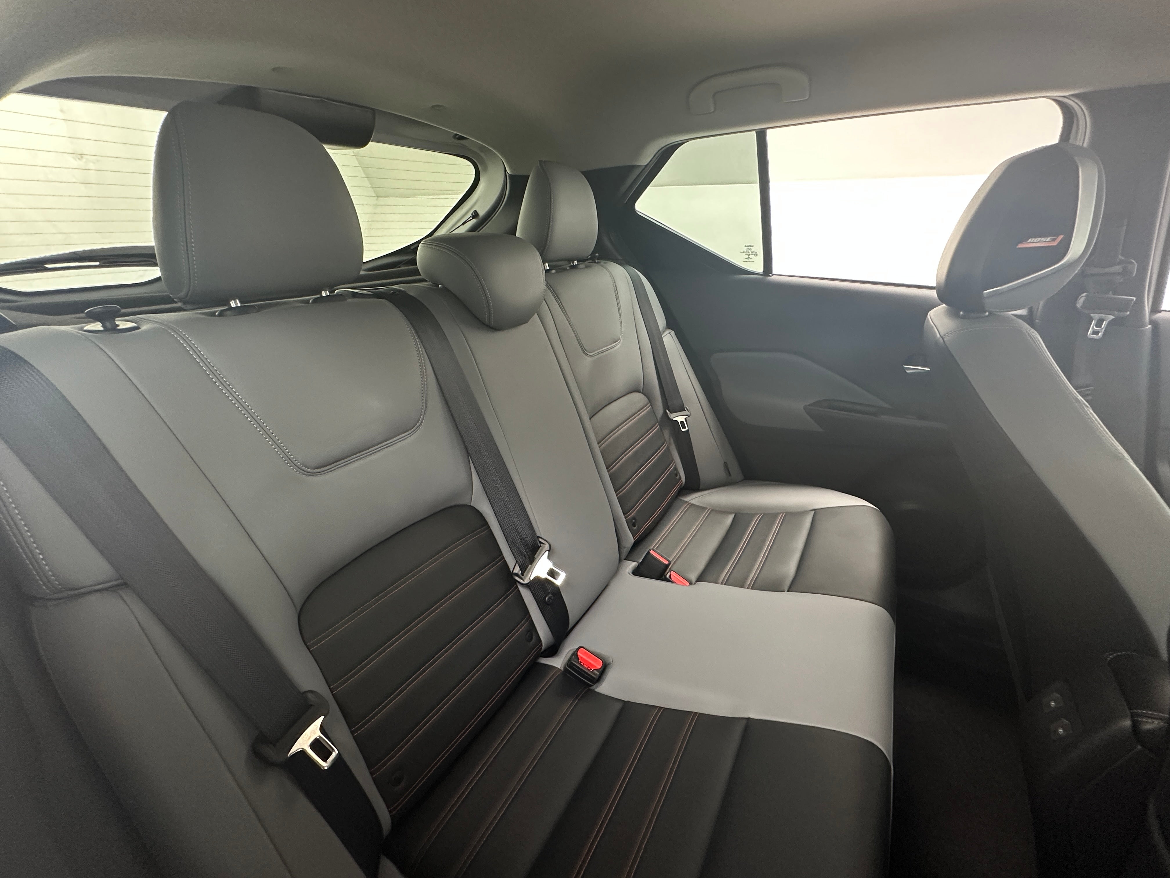 2023 Nissan Kicks SR 6
