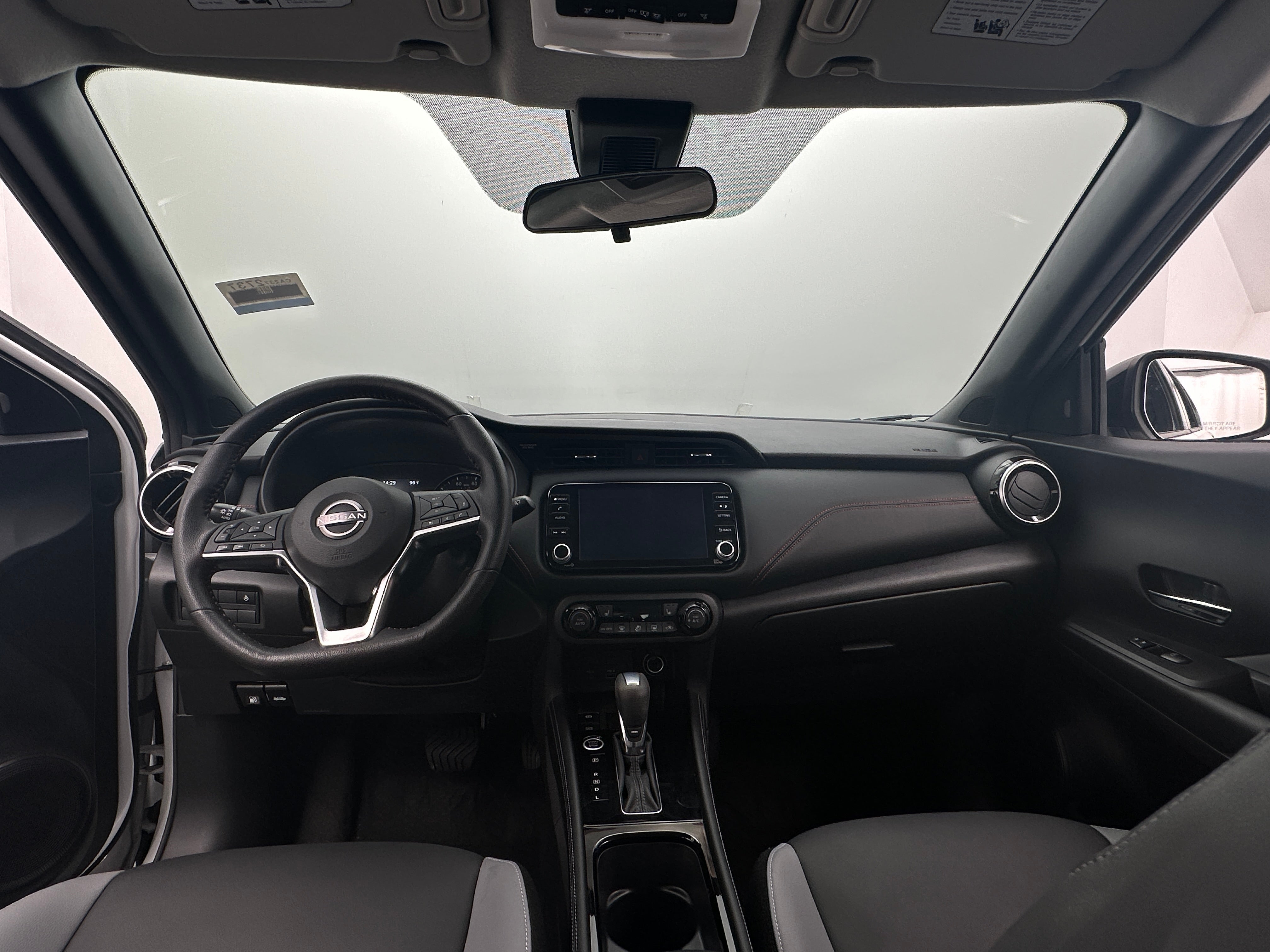 2023 Nissan Kicks SR 3