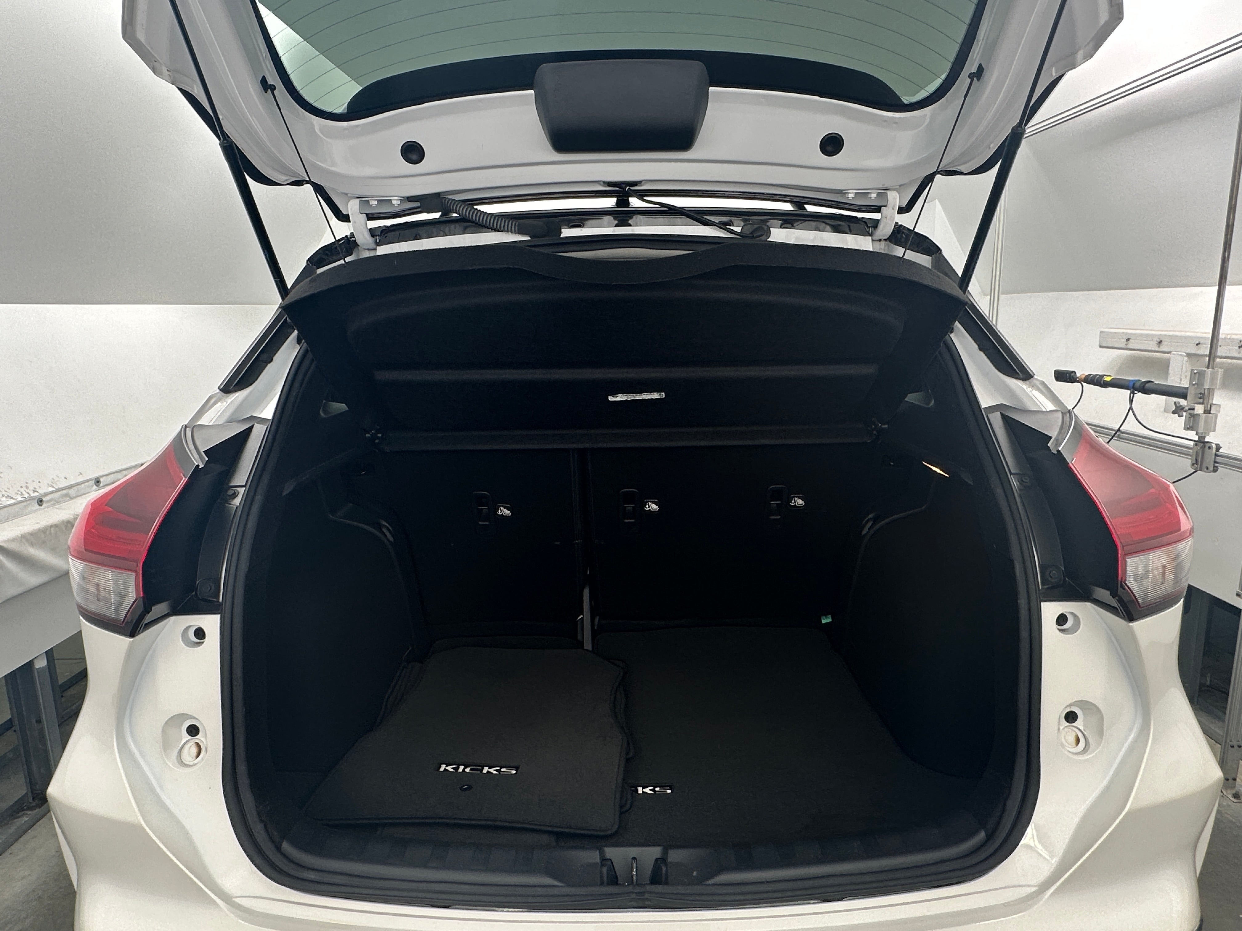 2023 Nissan Kicks SR 7