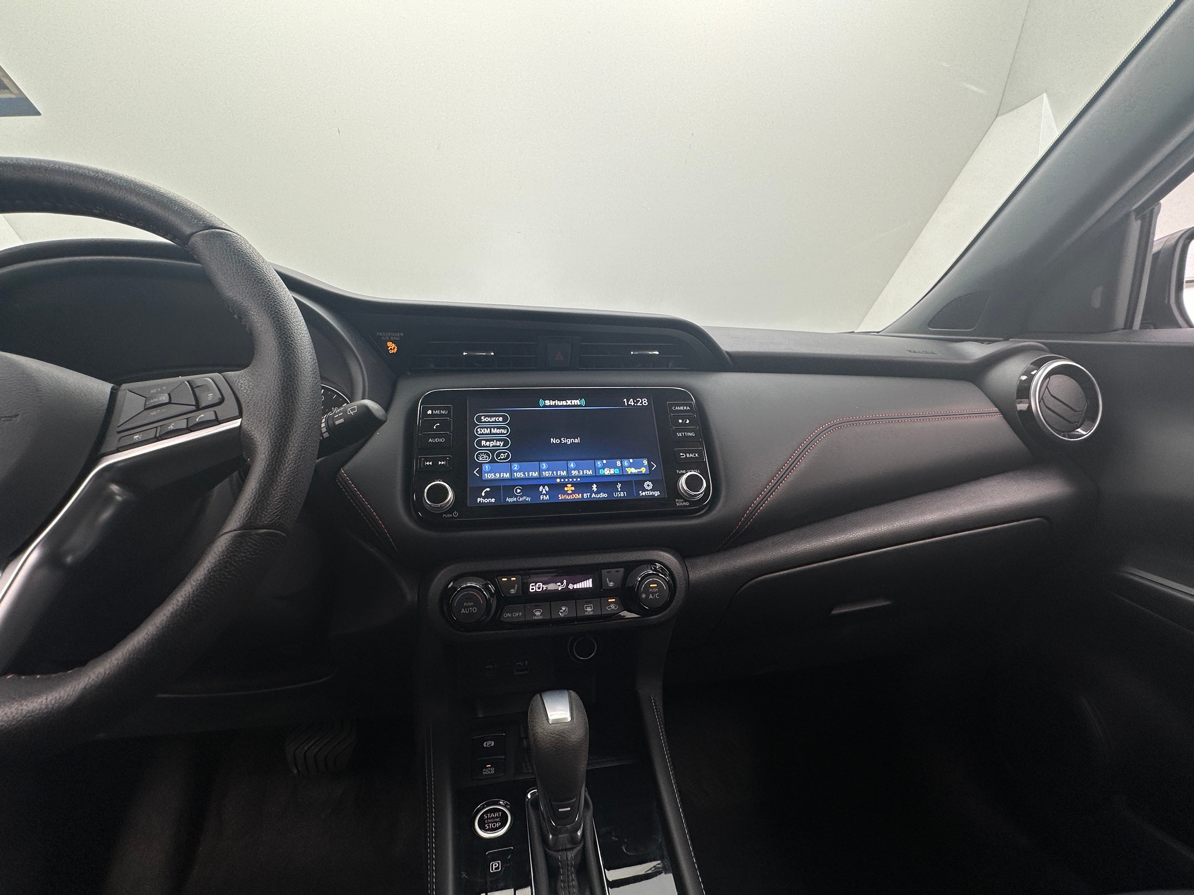 2023 Nissan Kicks SR 4