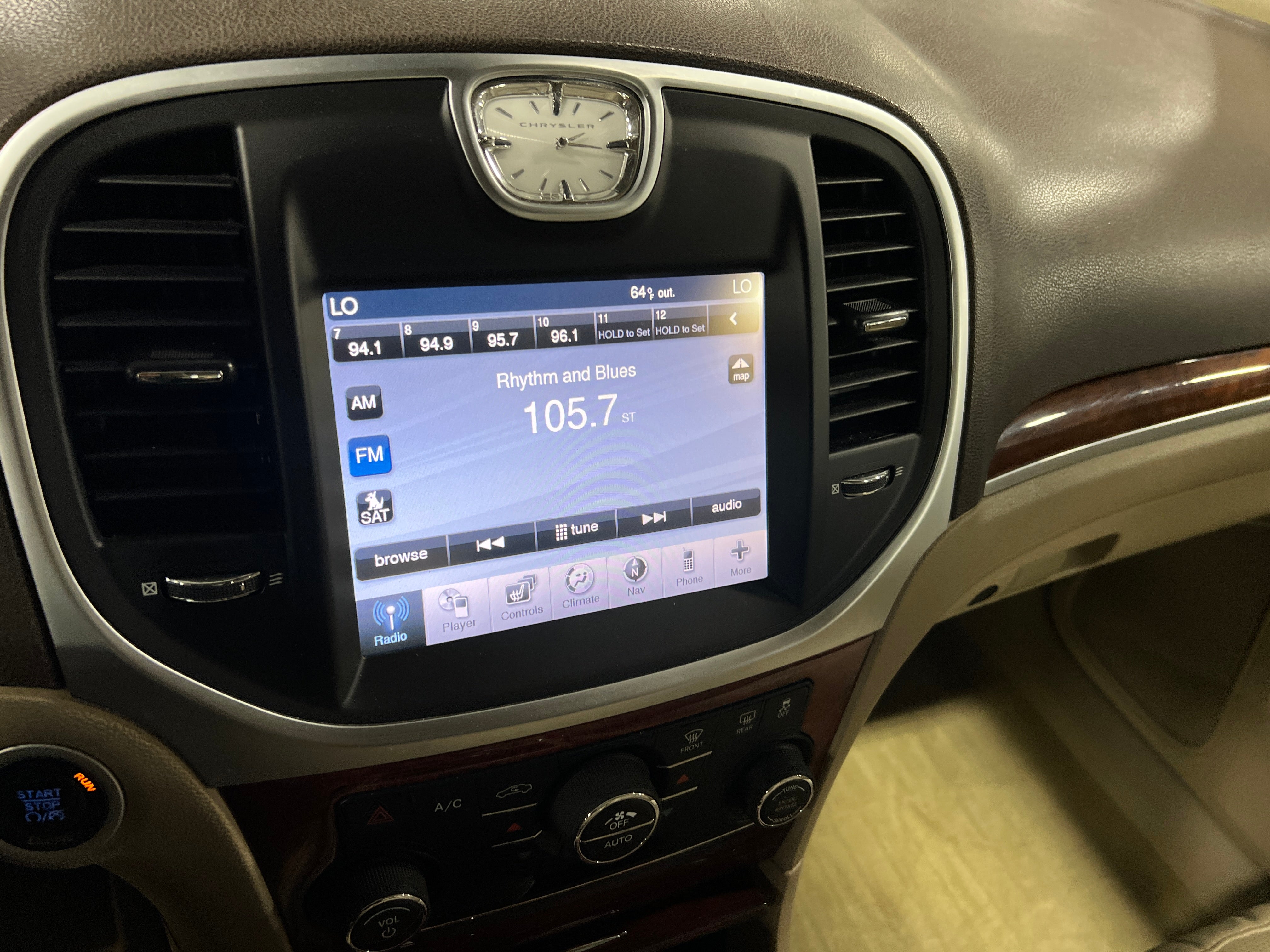 2011 Chrysler 300 C 3
