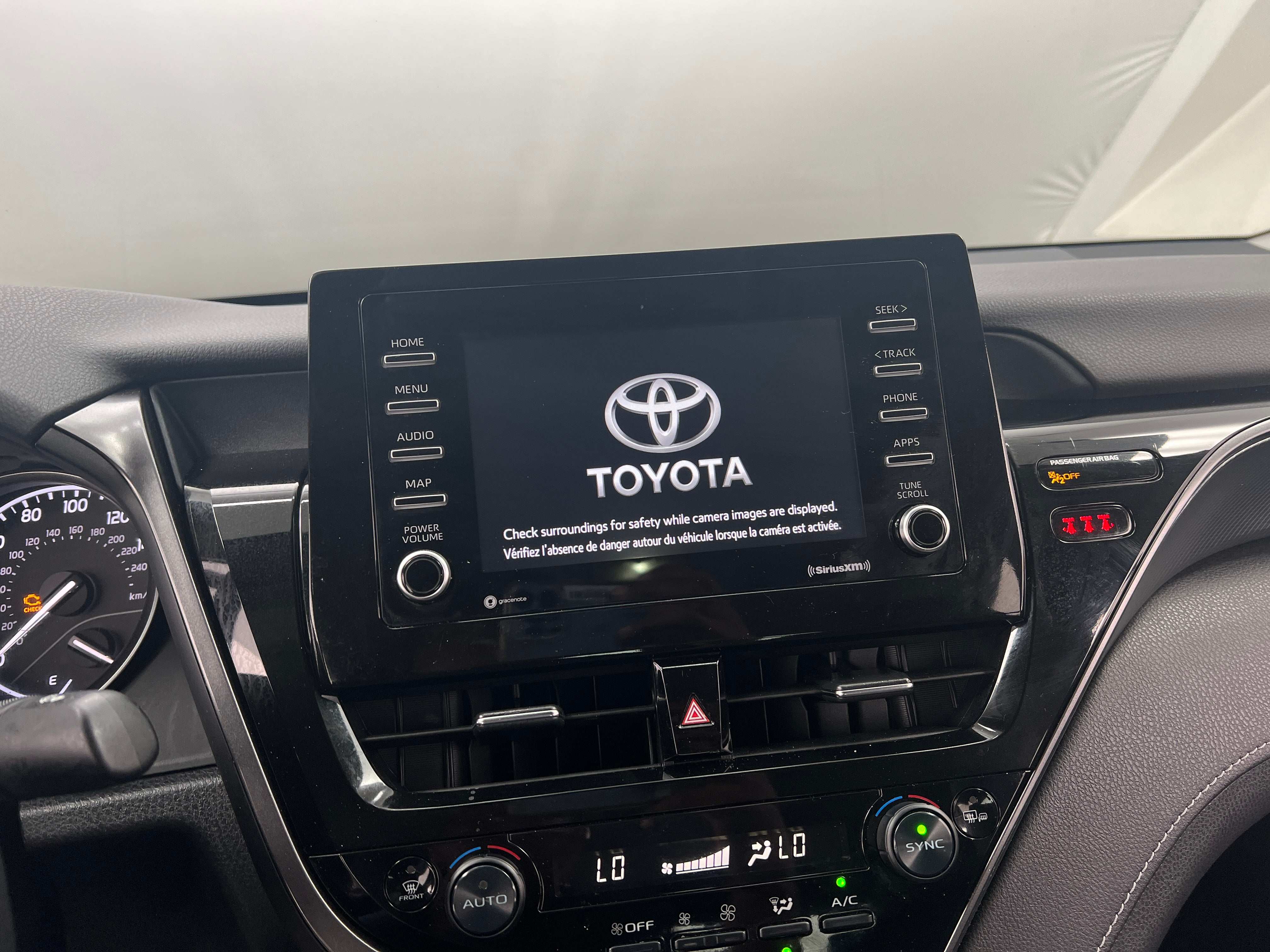 2023 Toyota Camry SE 3