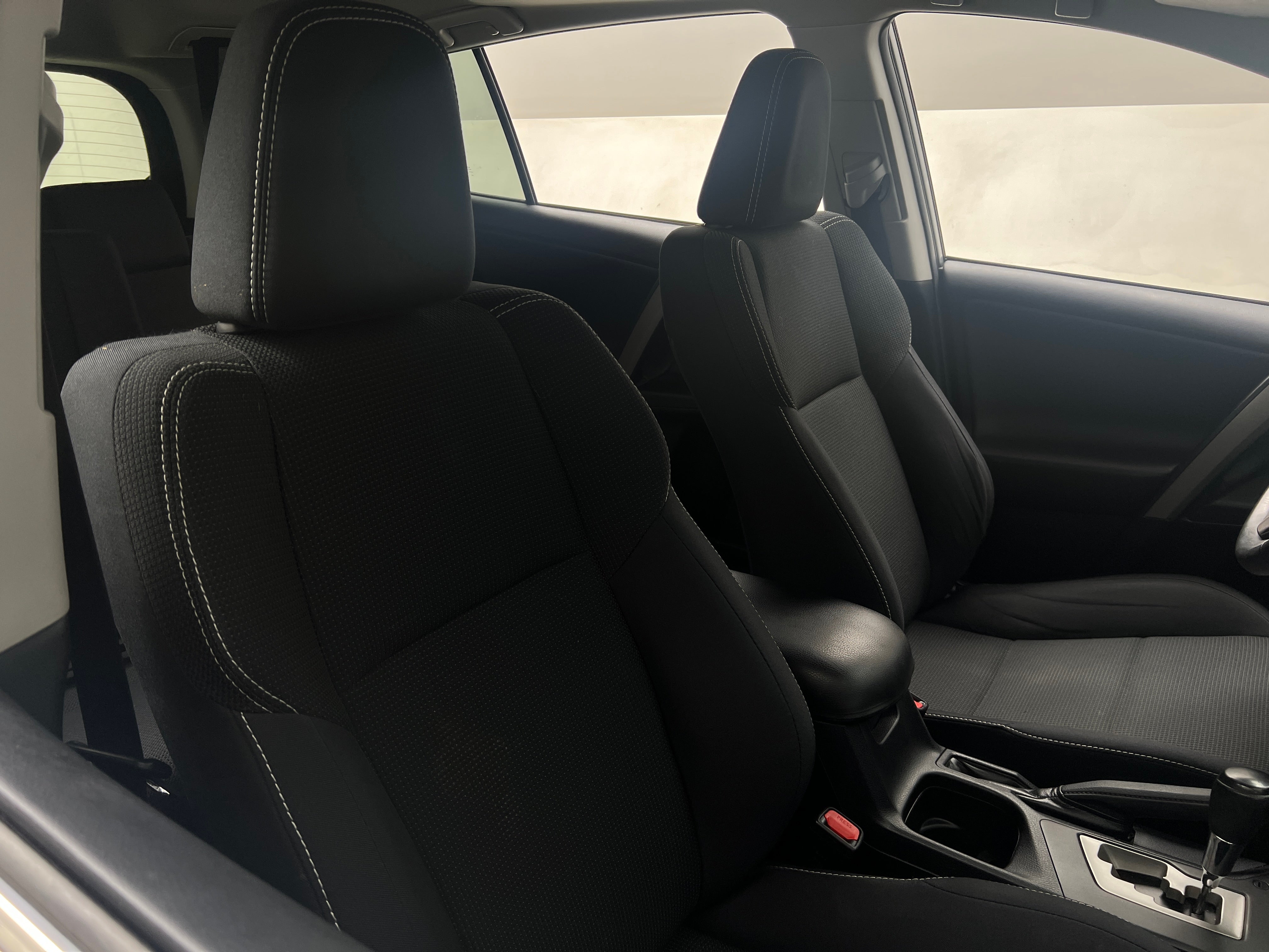 2018 Toyota RAV4 XLE 2