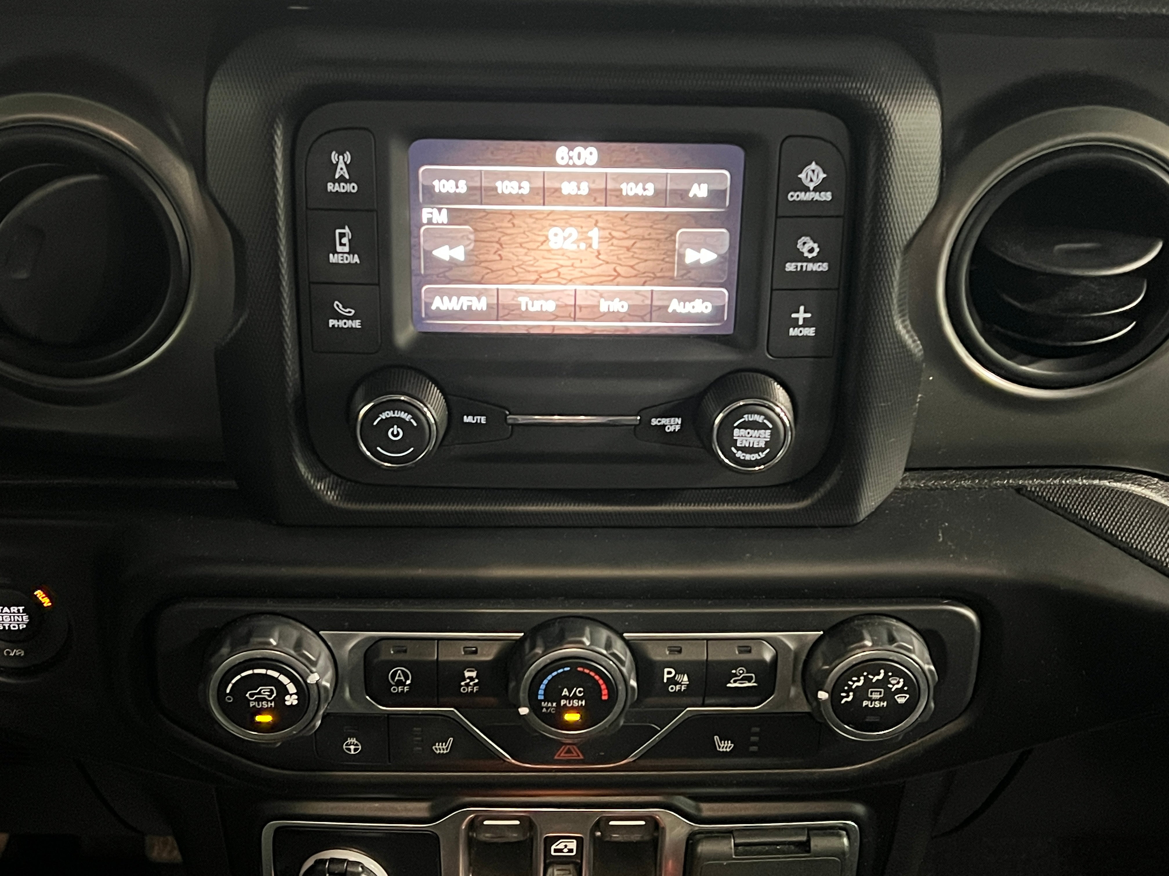 2021 Jeep Gladiator Willys 4