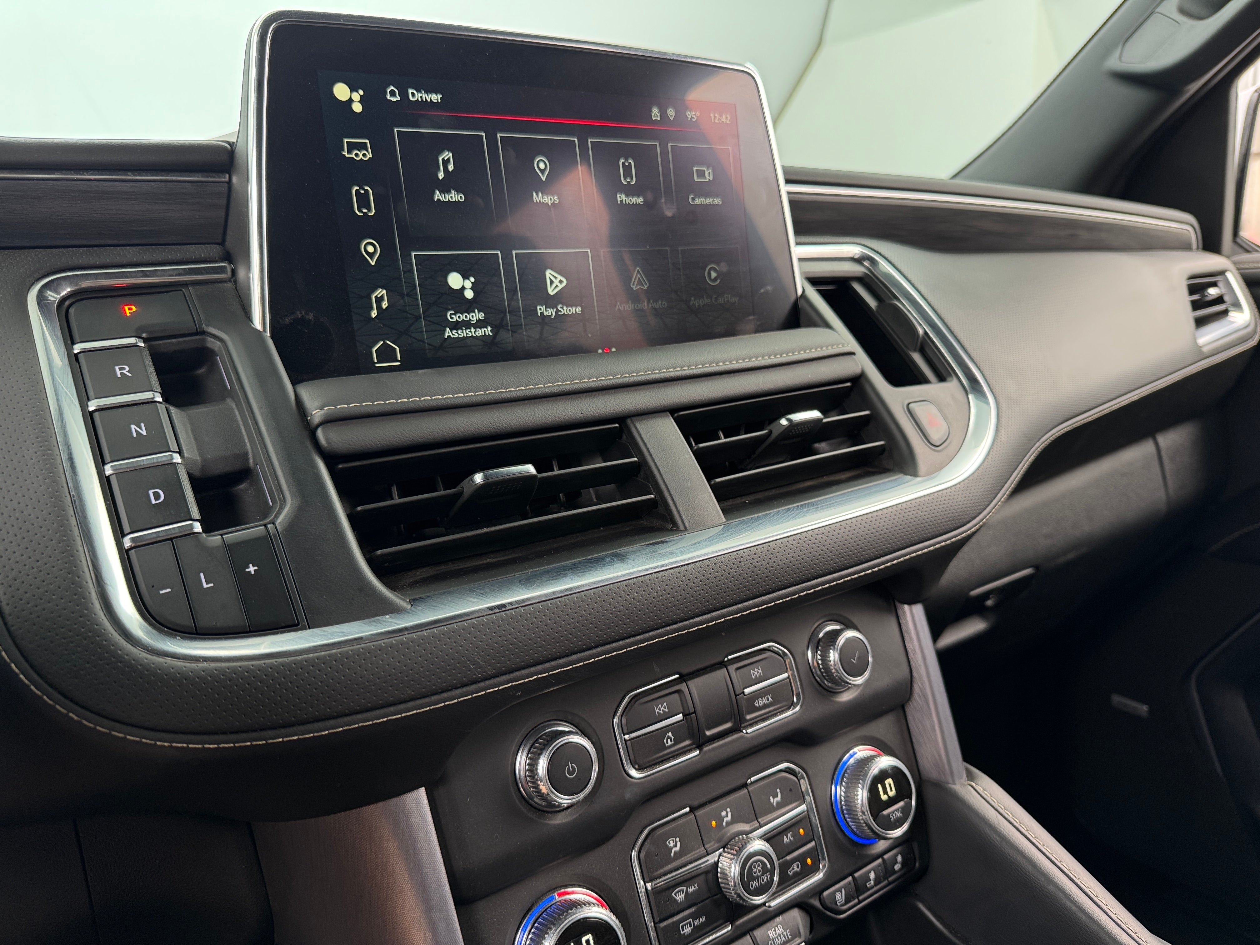 2024 GMC Yukon XL SLT 3