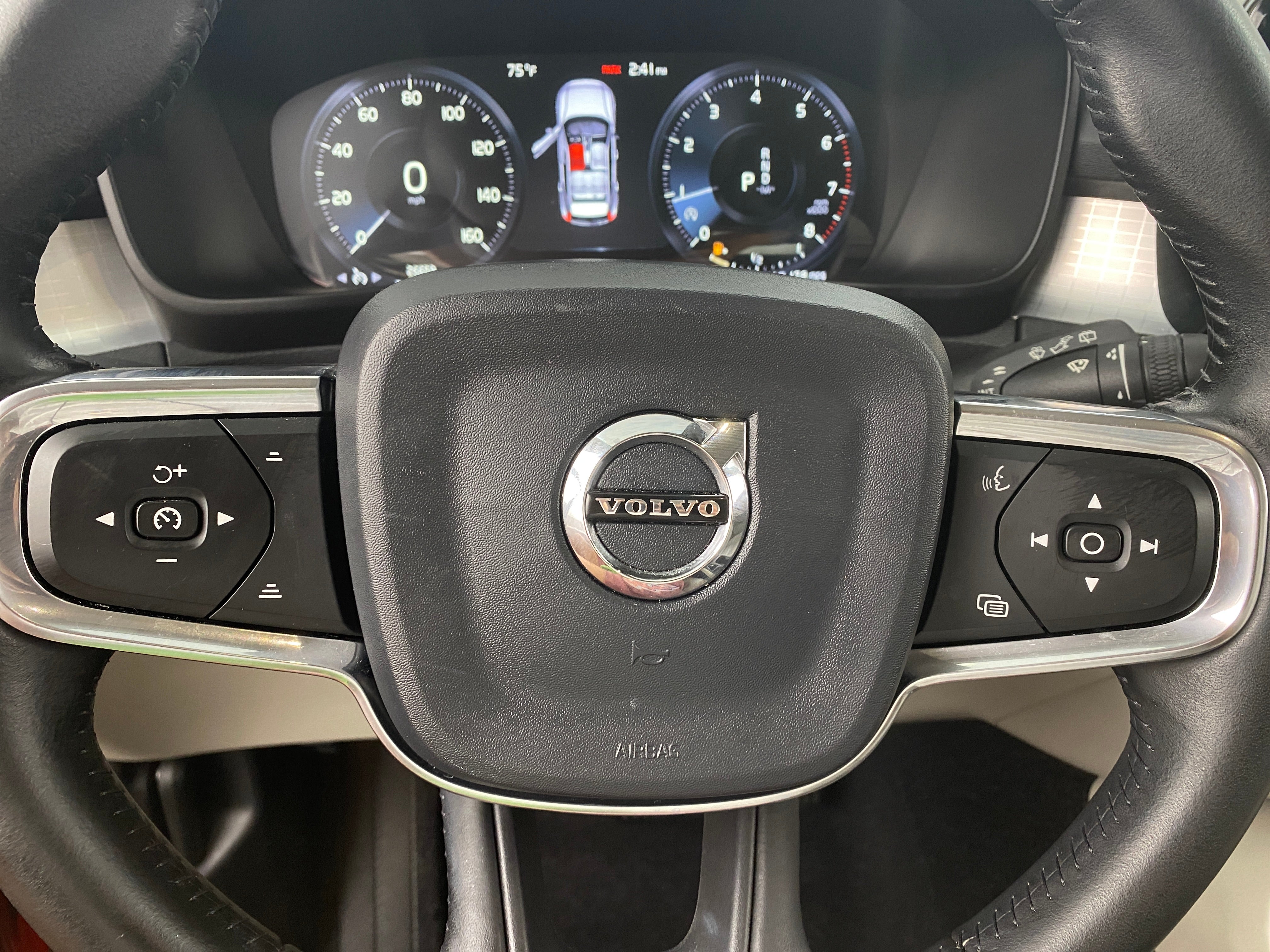 2020 Volvo XC40 T5 Momentum 4