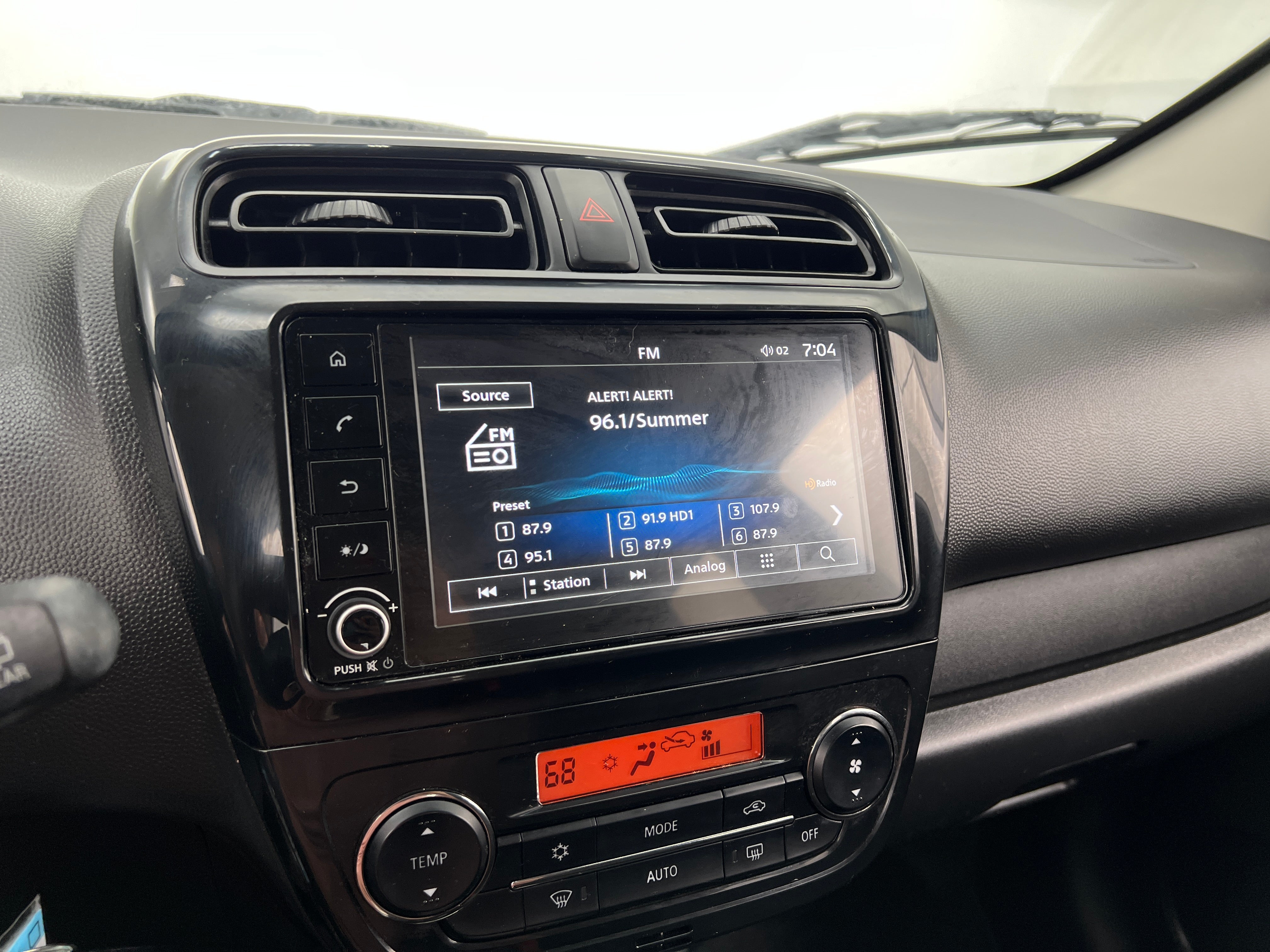 2023 Mitsubishi Mirage LE 4