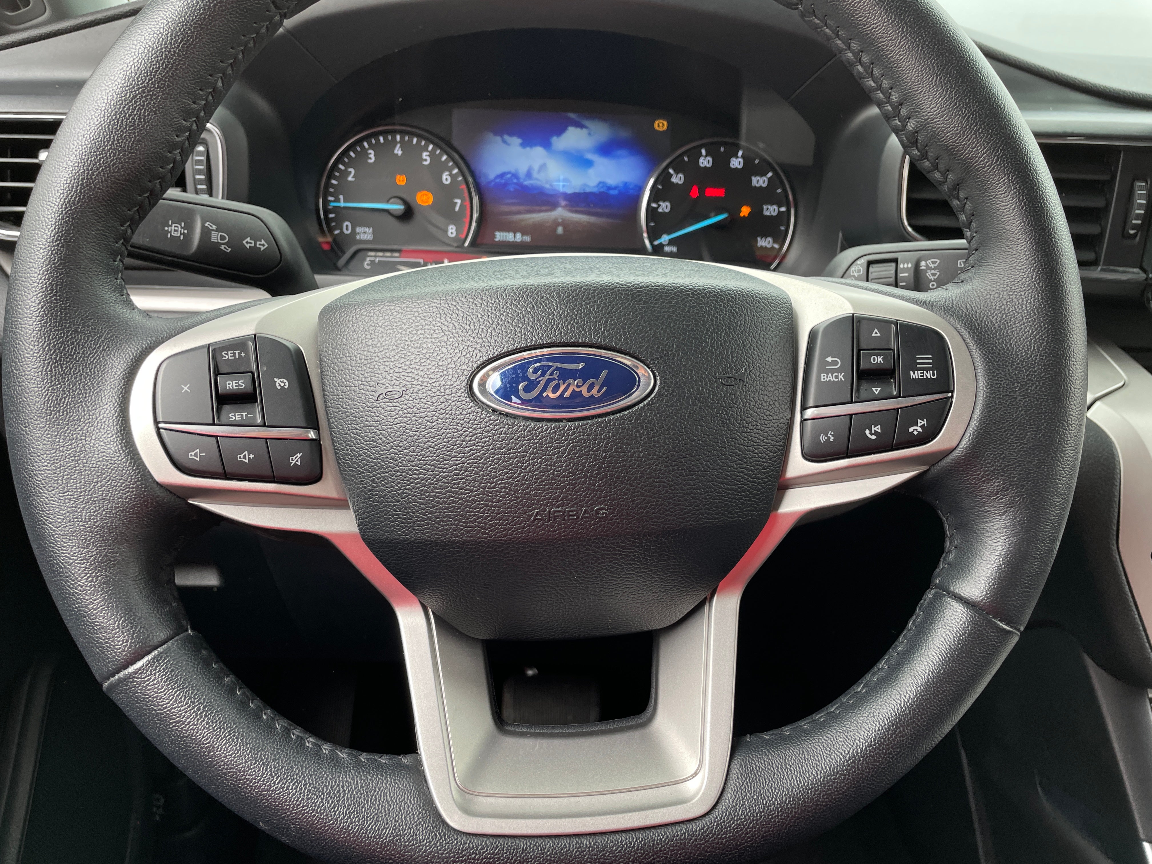 2024 Ford Explorer XLT 4