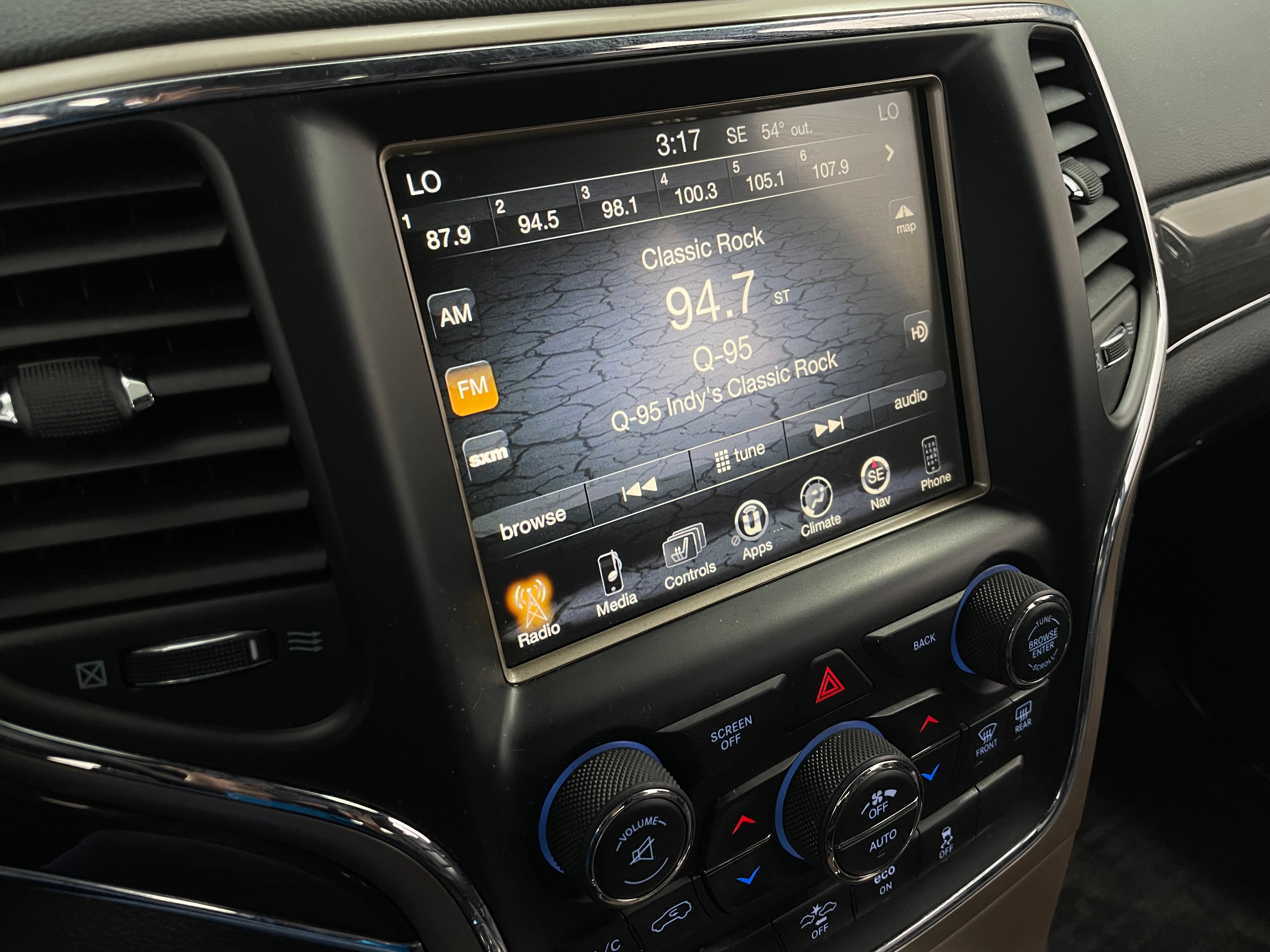 2015 Jeep Grand Cherokee Overland 3