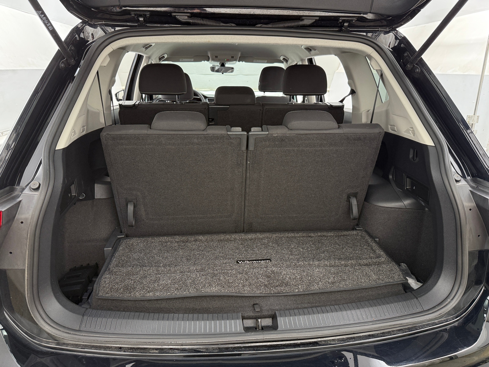 Thumbnail: 2023 Volkswagen Tiguan - 7