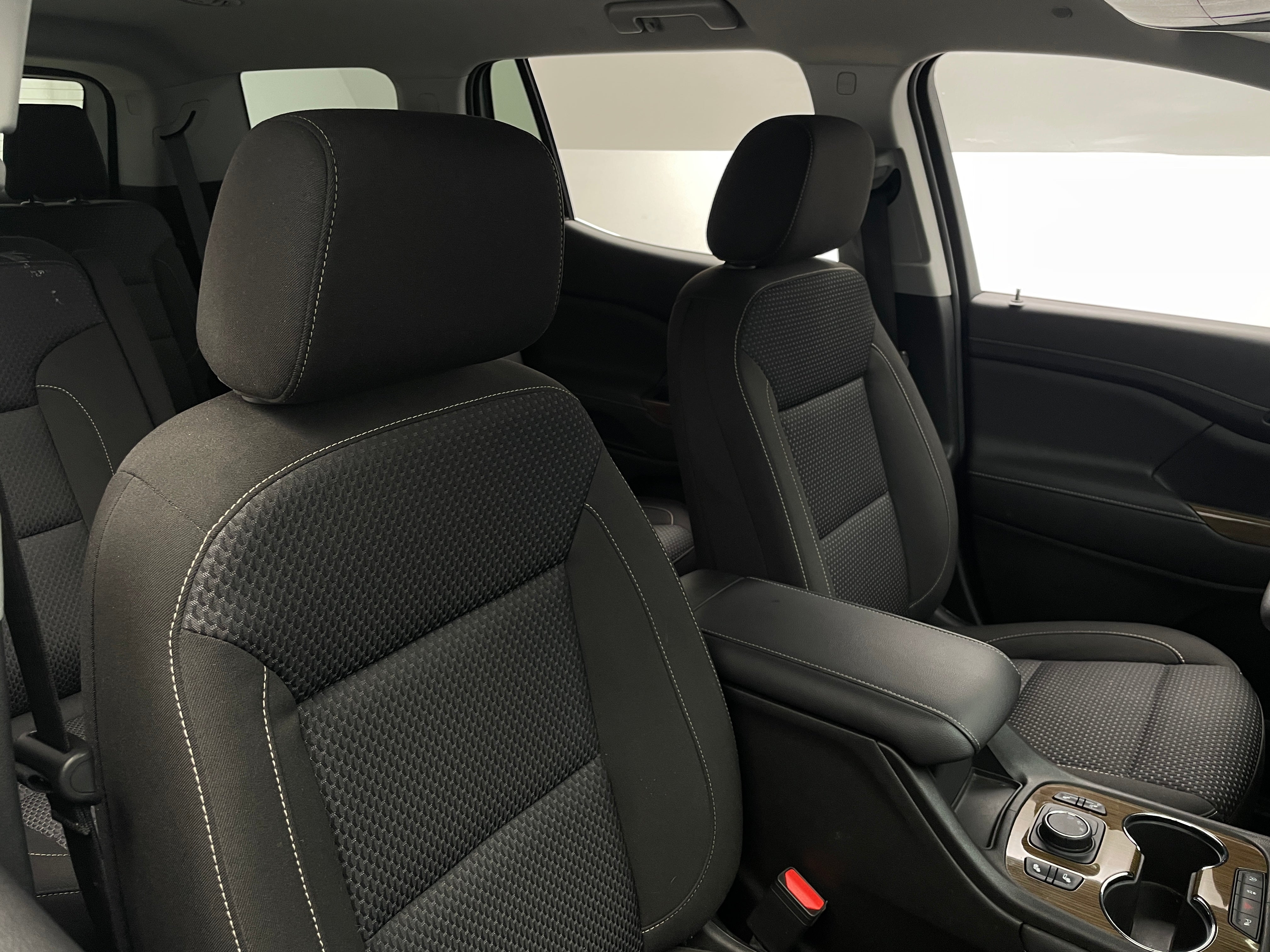 2023 GMC Acadia SLE 2