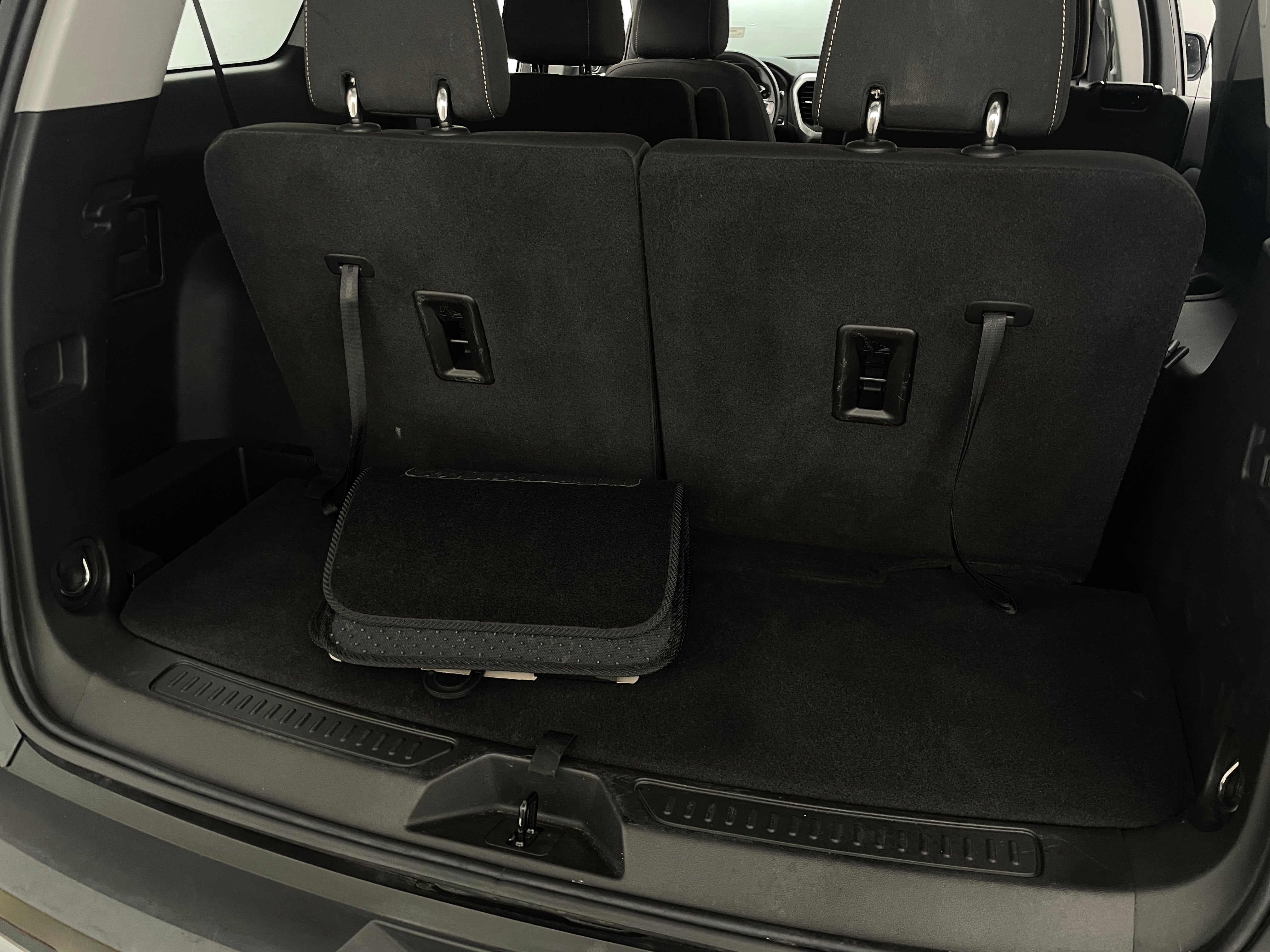2023 GMC Acadia SLE 7