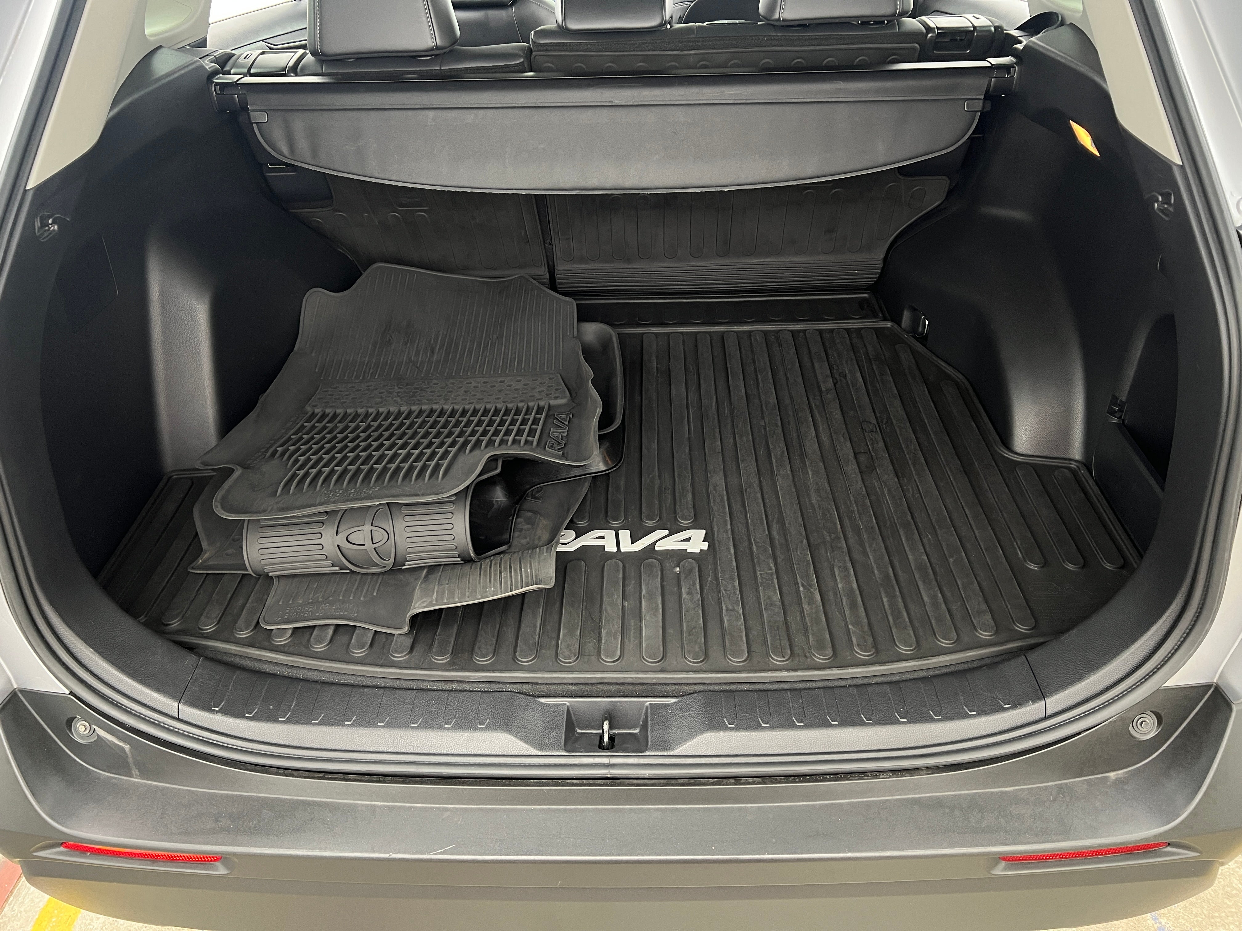 2021 Toyota RAV4 XLE Premium 6