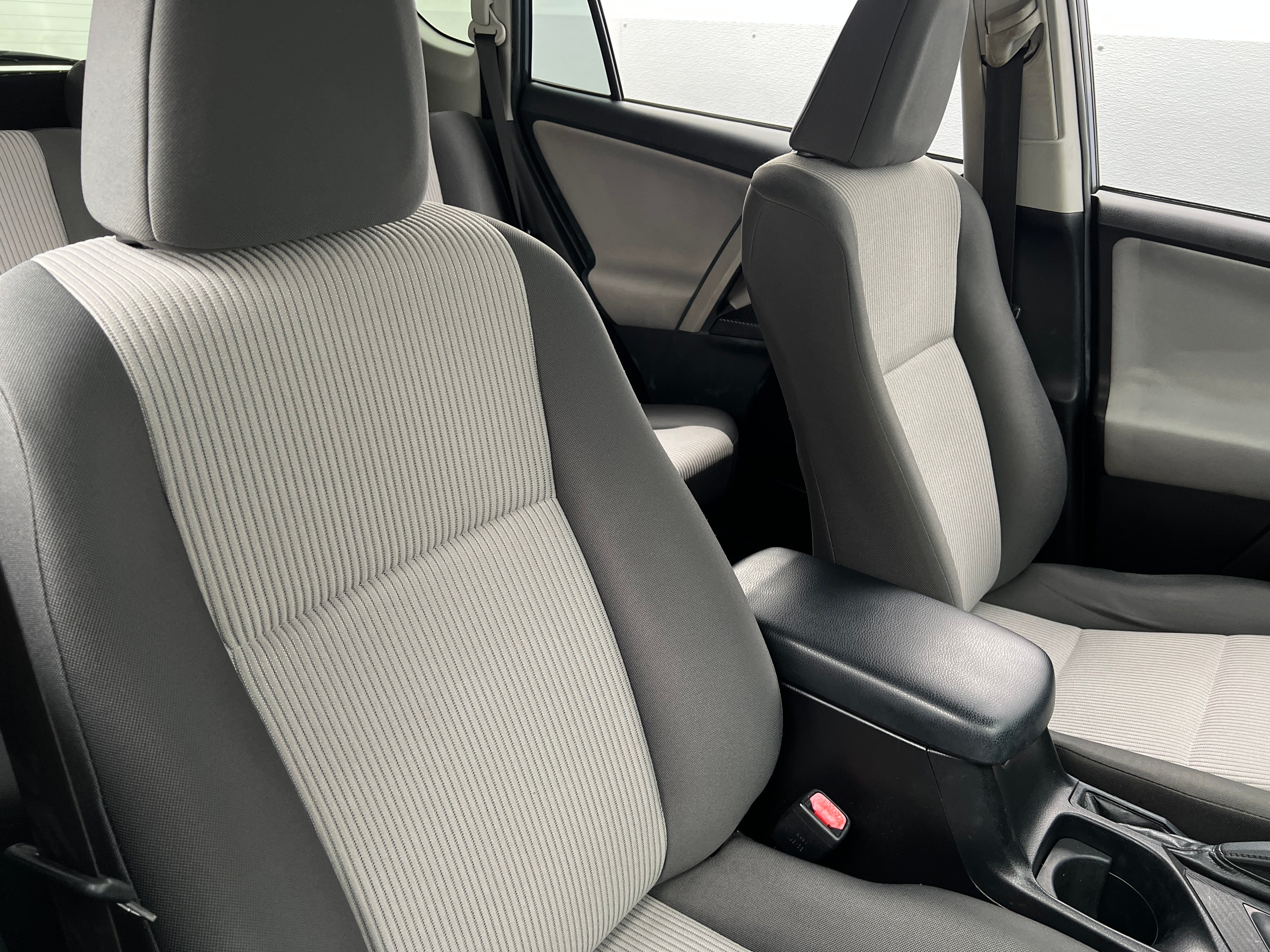 2014 Toyota RAV4 LE 2