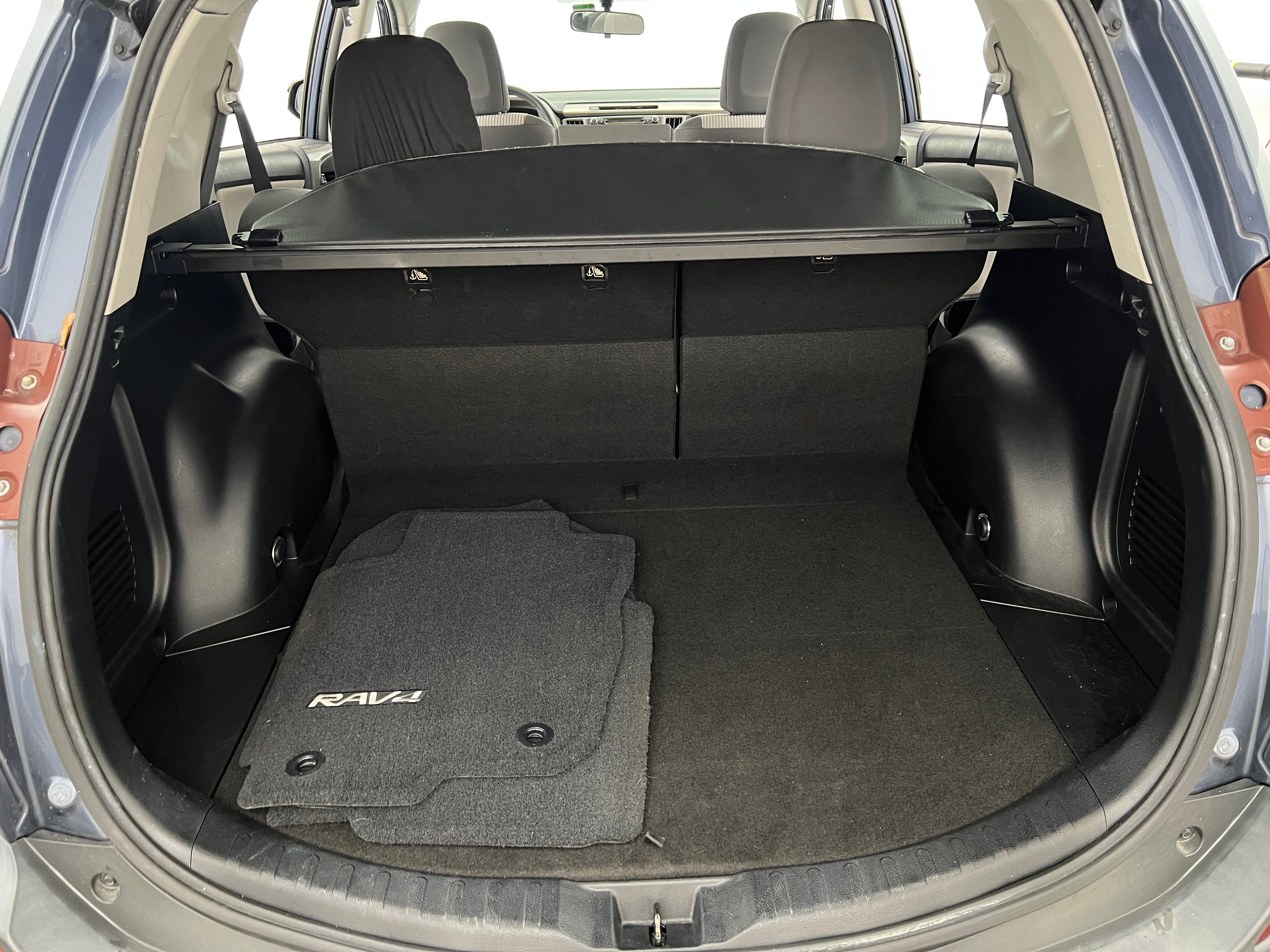 2014 Toyota RAV4 LE 7