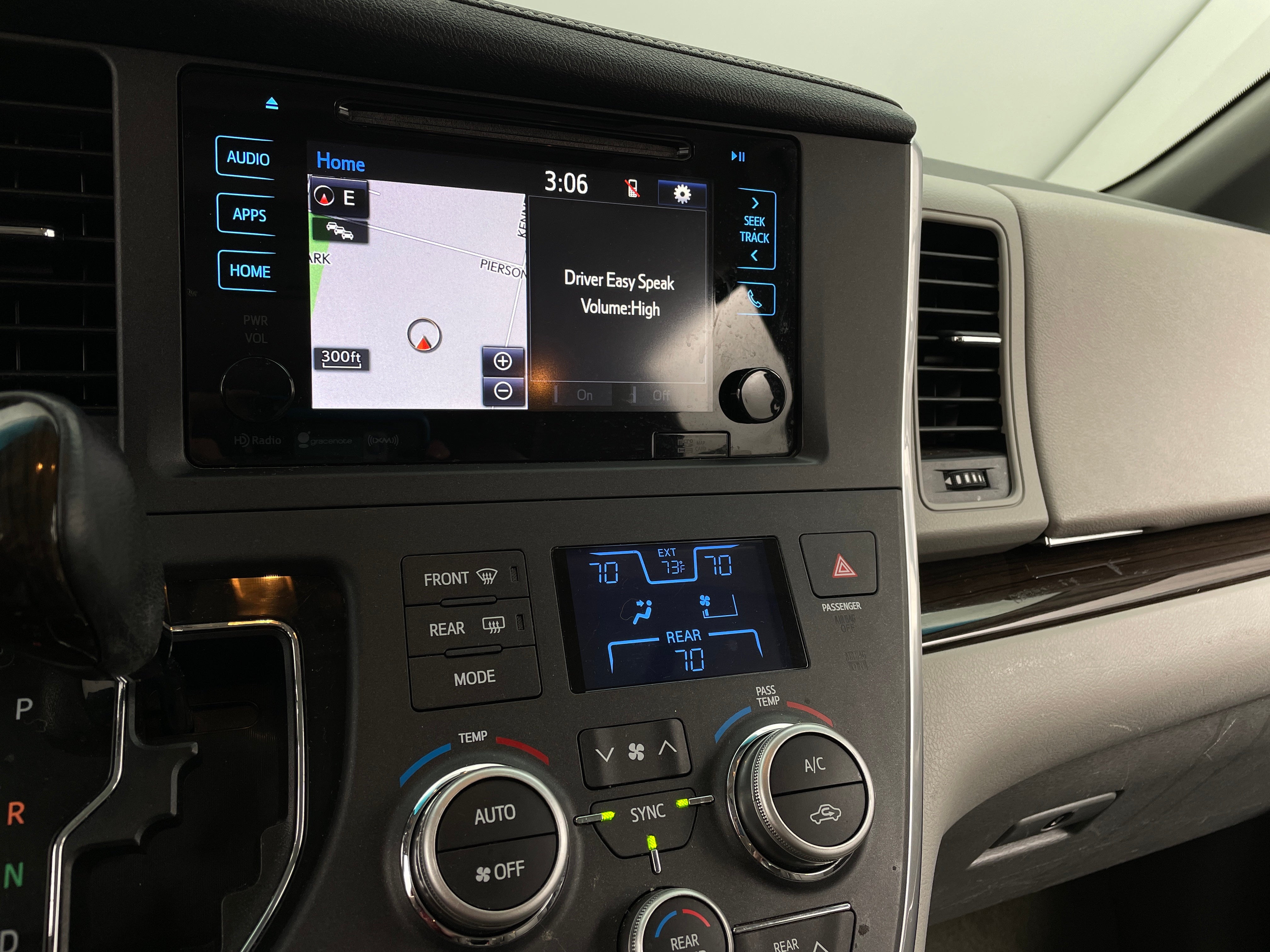 2017 Toyota Sienna XLE Premium 3