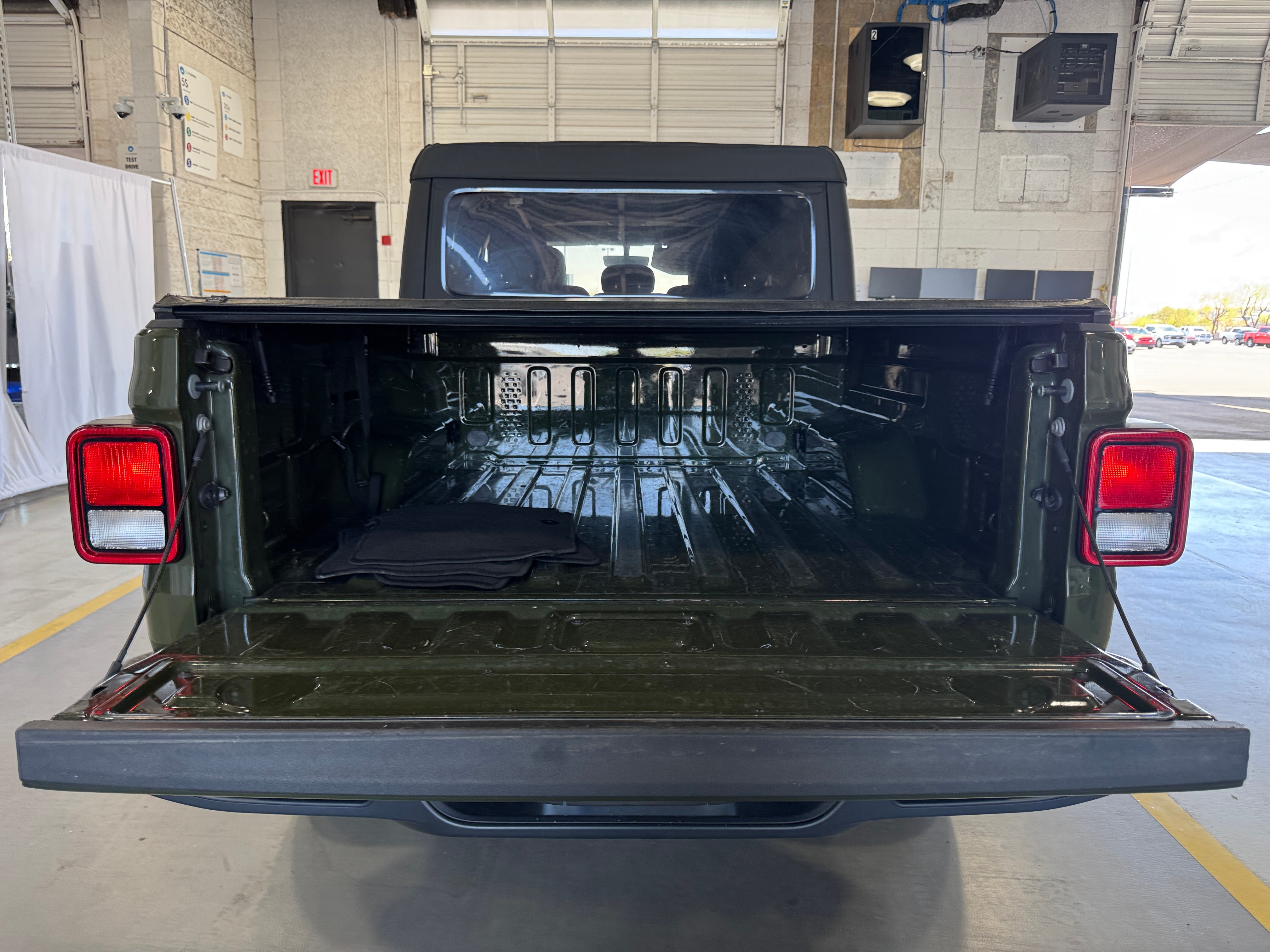 2023 Jeep Gladiator Overland 7