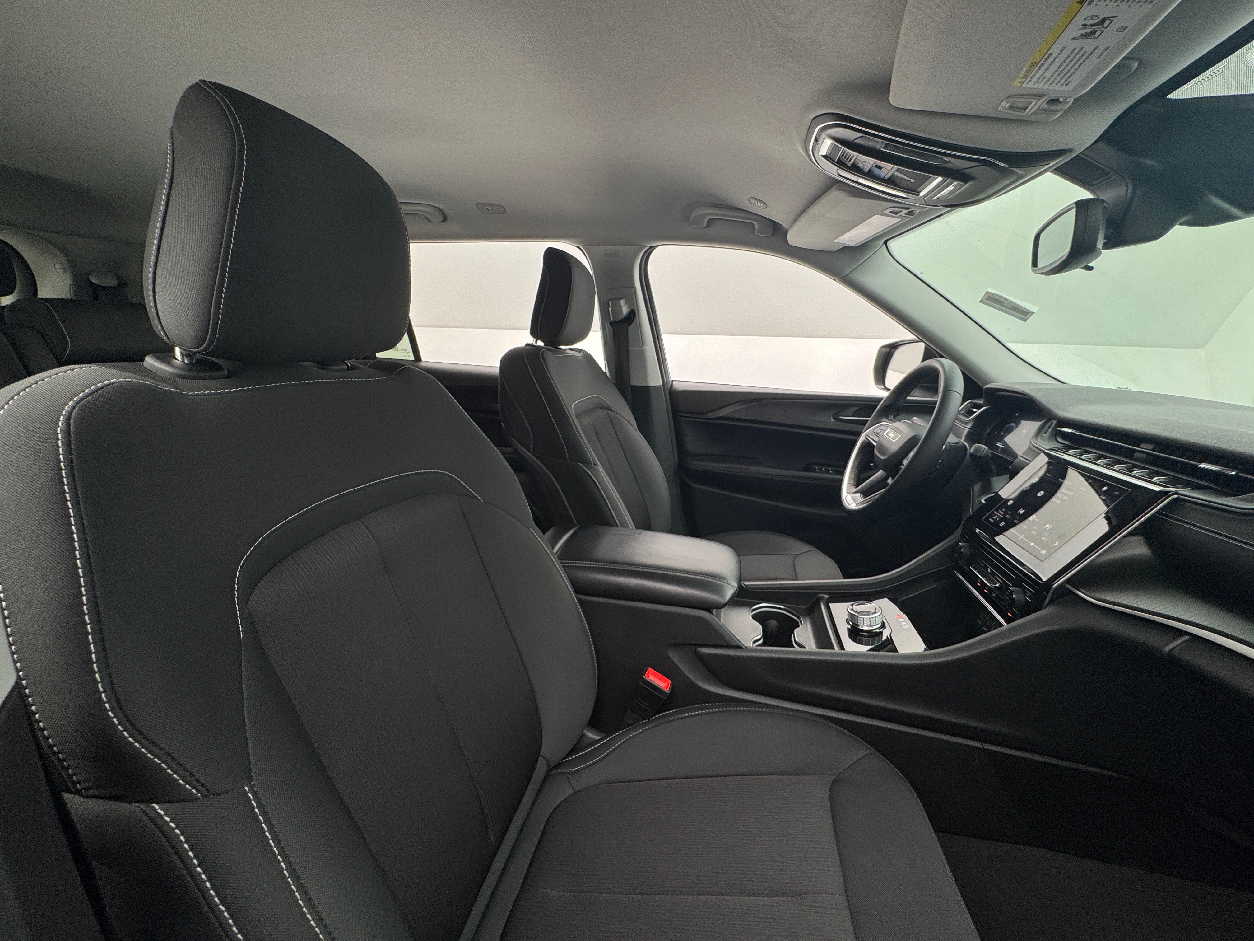 2023 Jeep Grand Cherokee L Laredo 2