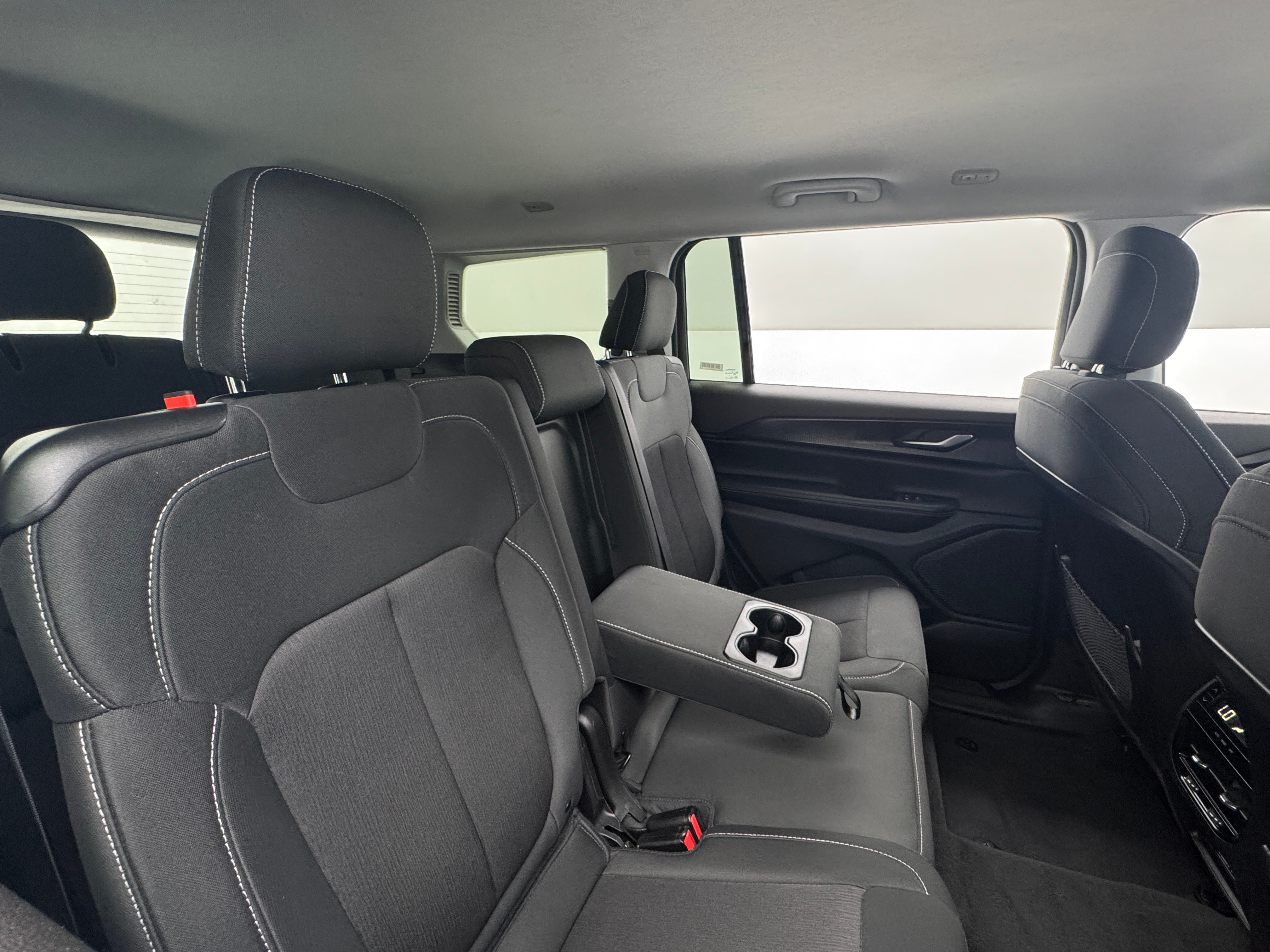 2023 Jeep Grand Cherokee L Laredo 6