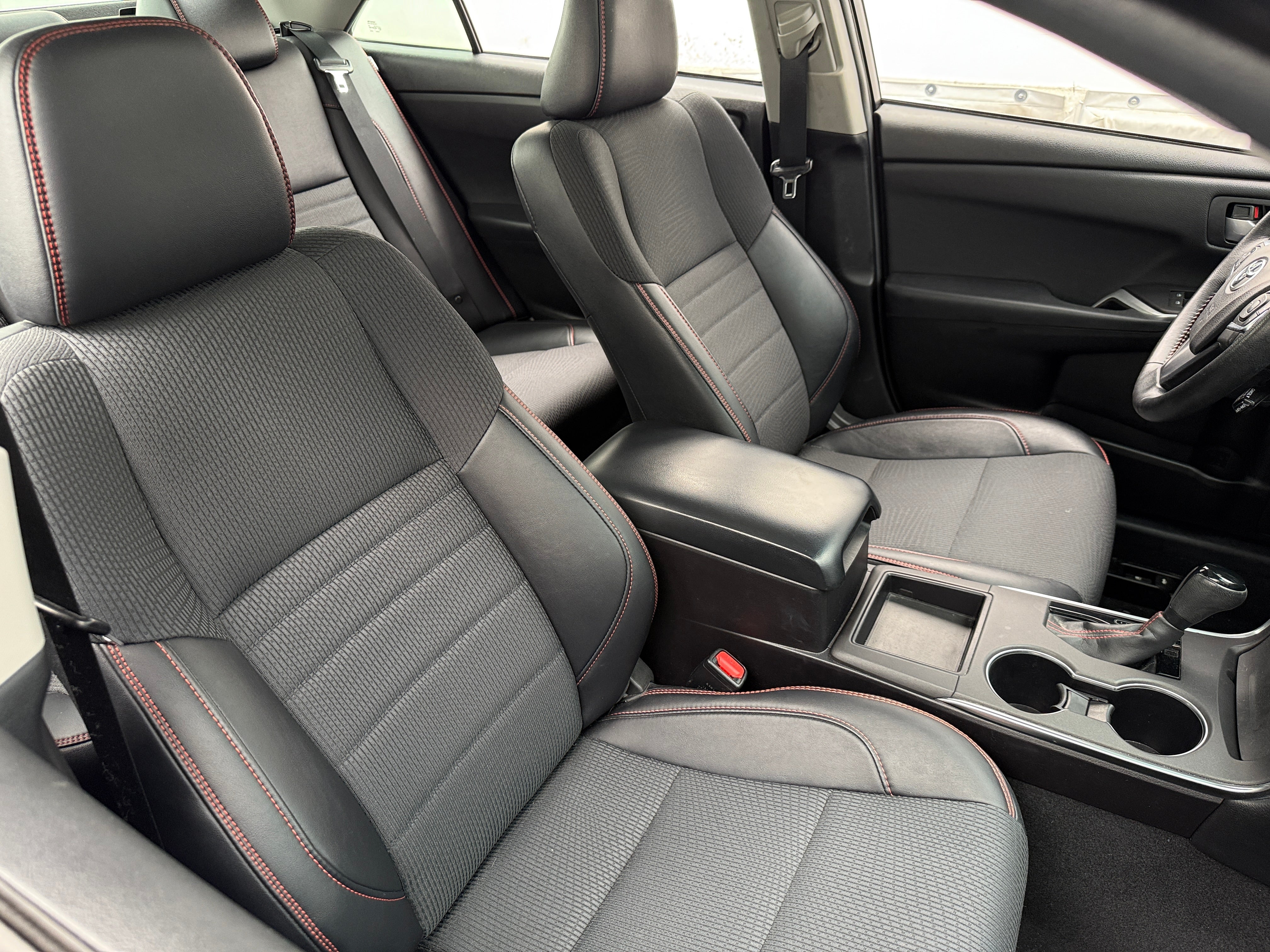 2016 Toyota Camry SE 2