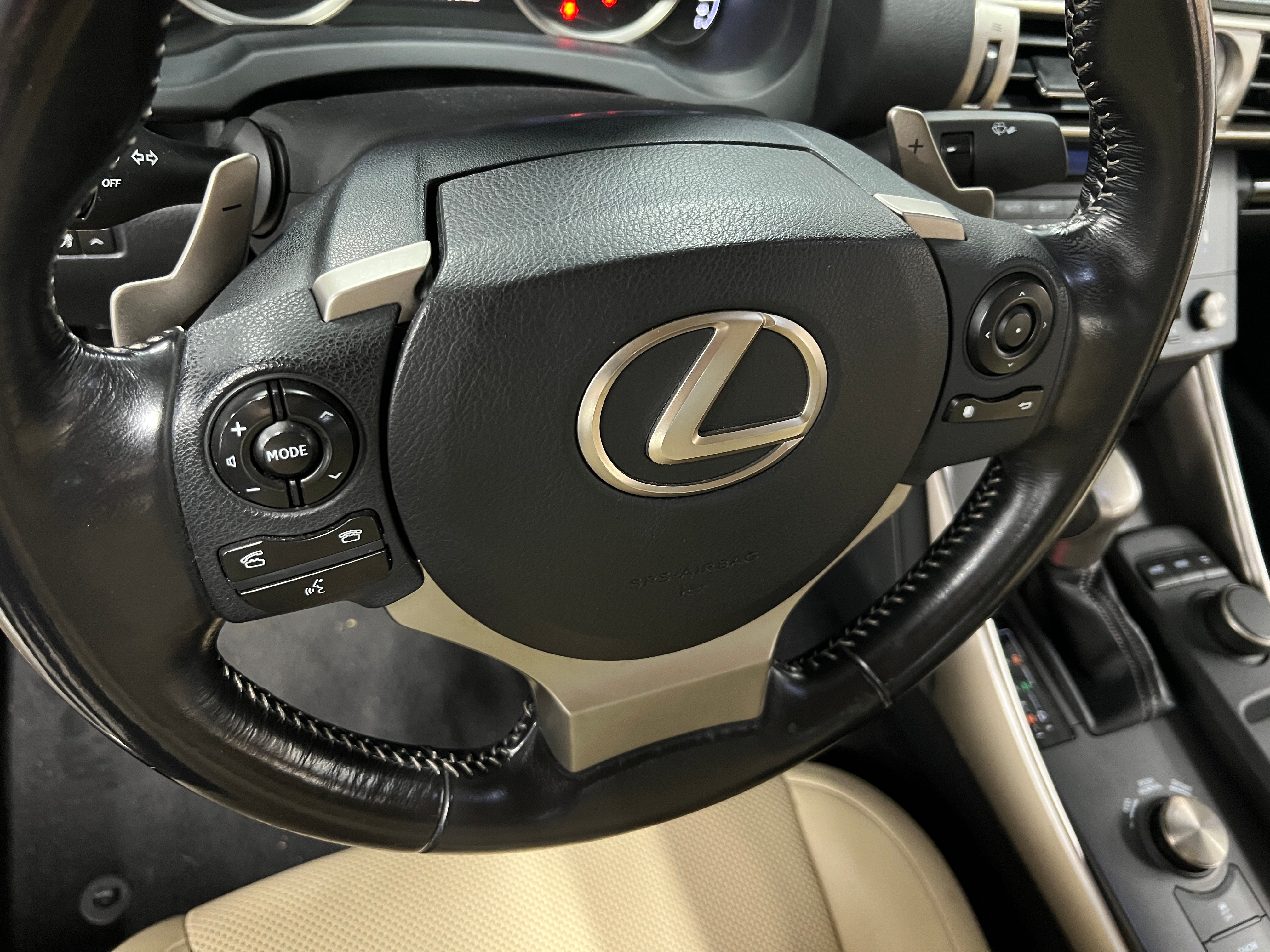 2016 Lexus IS 200t 5