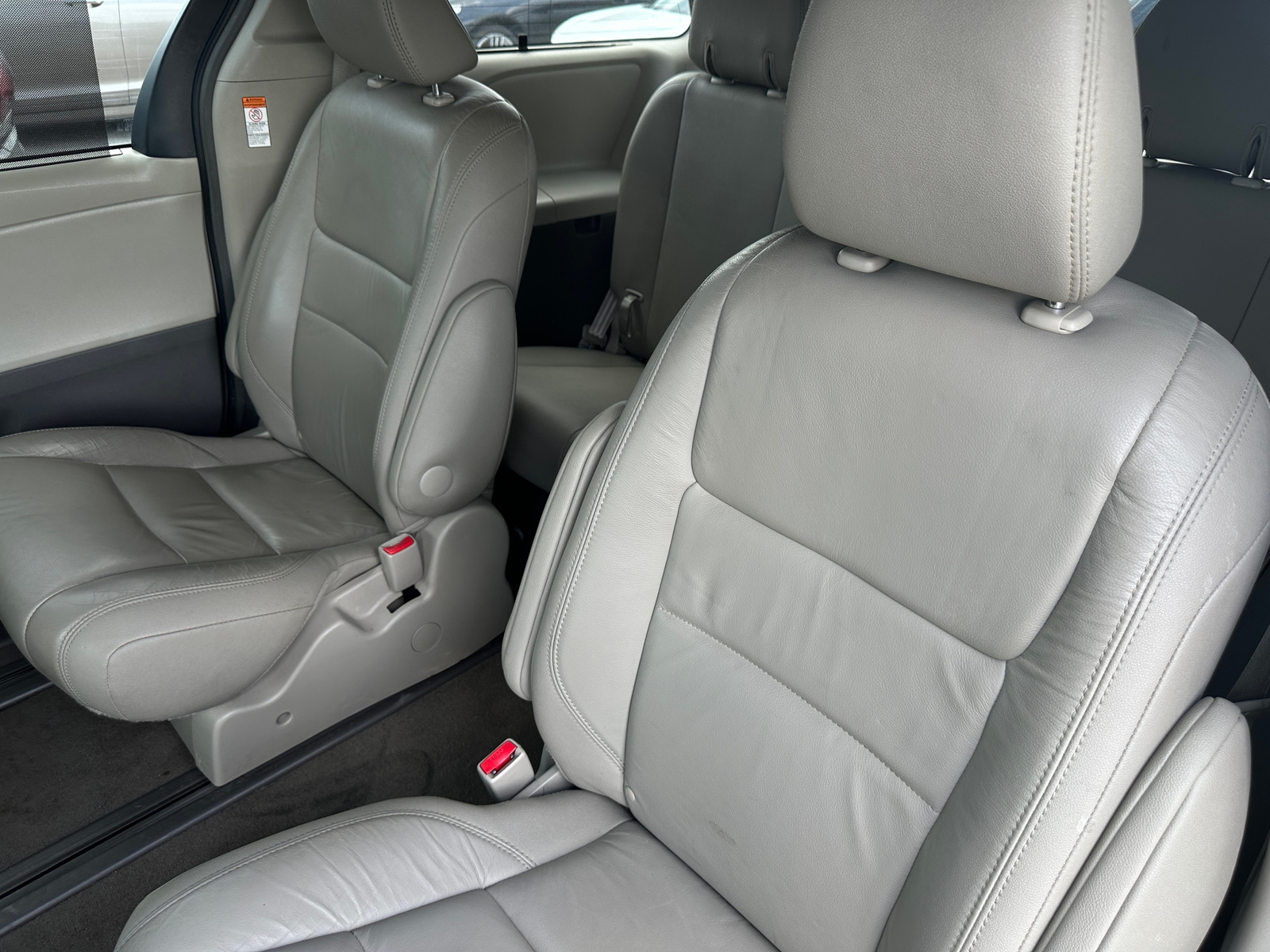 Thumbnail: 2017 Toyota Sienna - 5