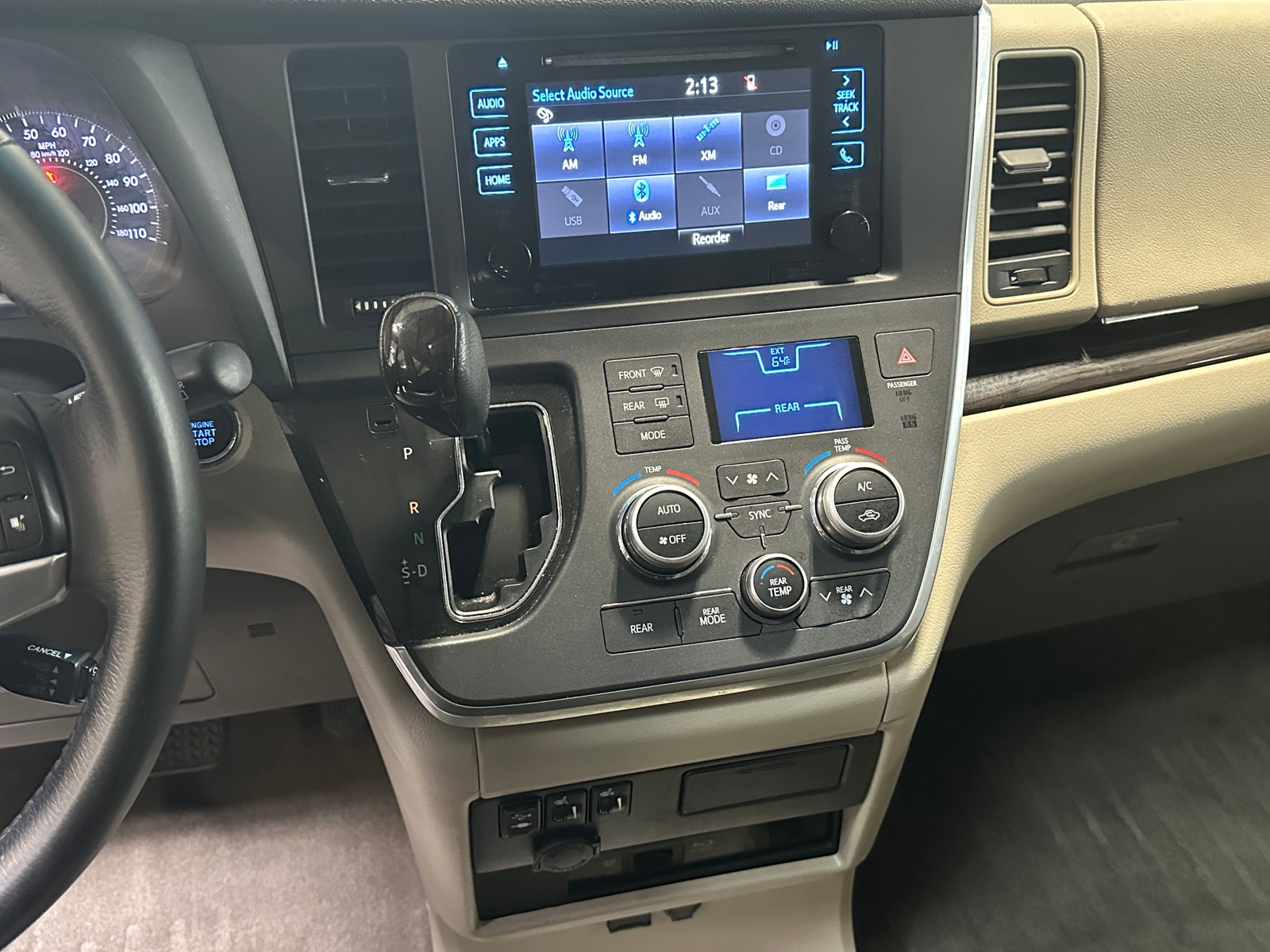 Thumbnail: 2017 Toyota Sienna - 3