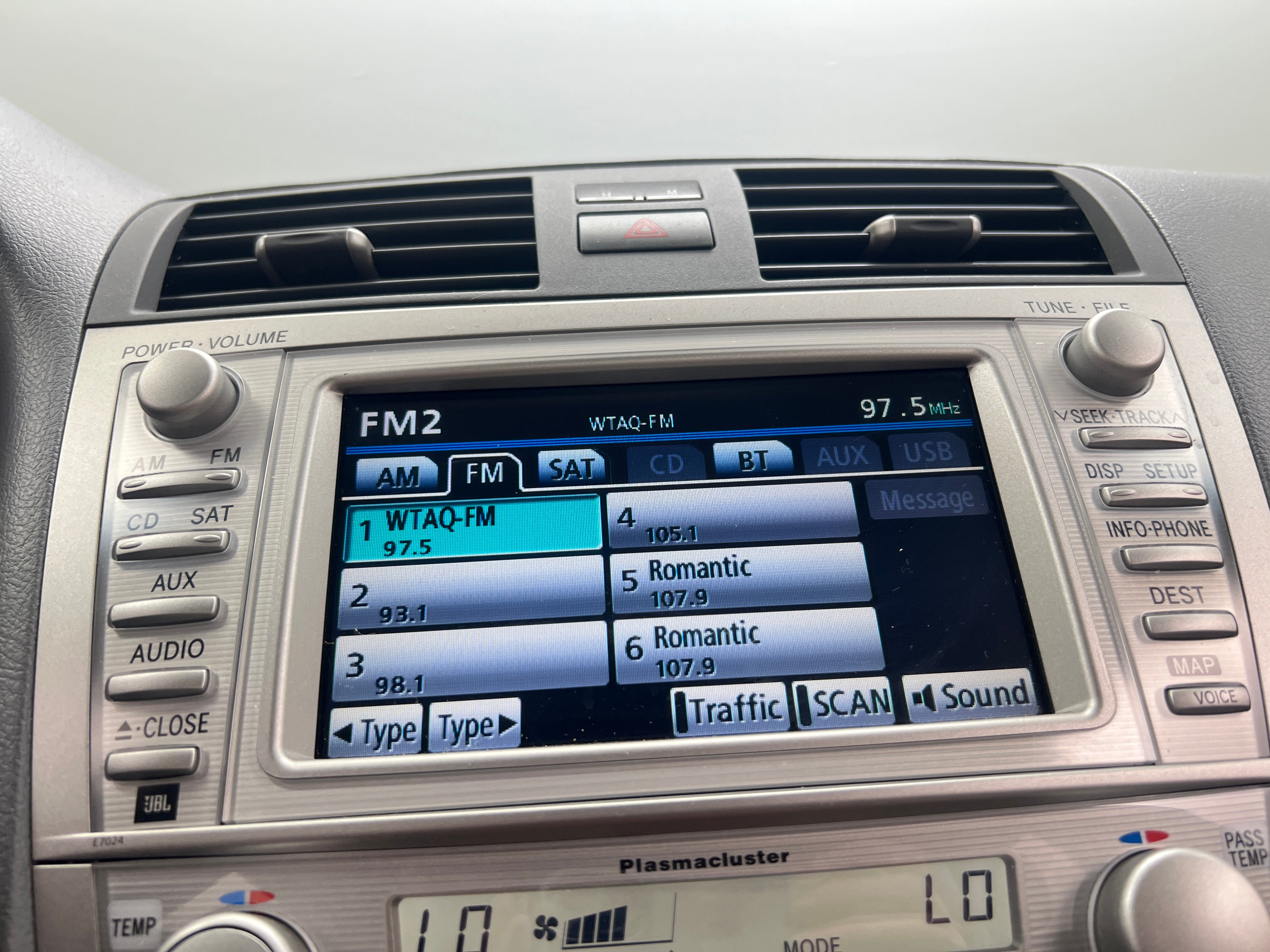 2011 Toyota Camry XLE 3