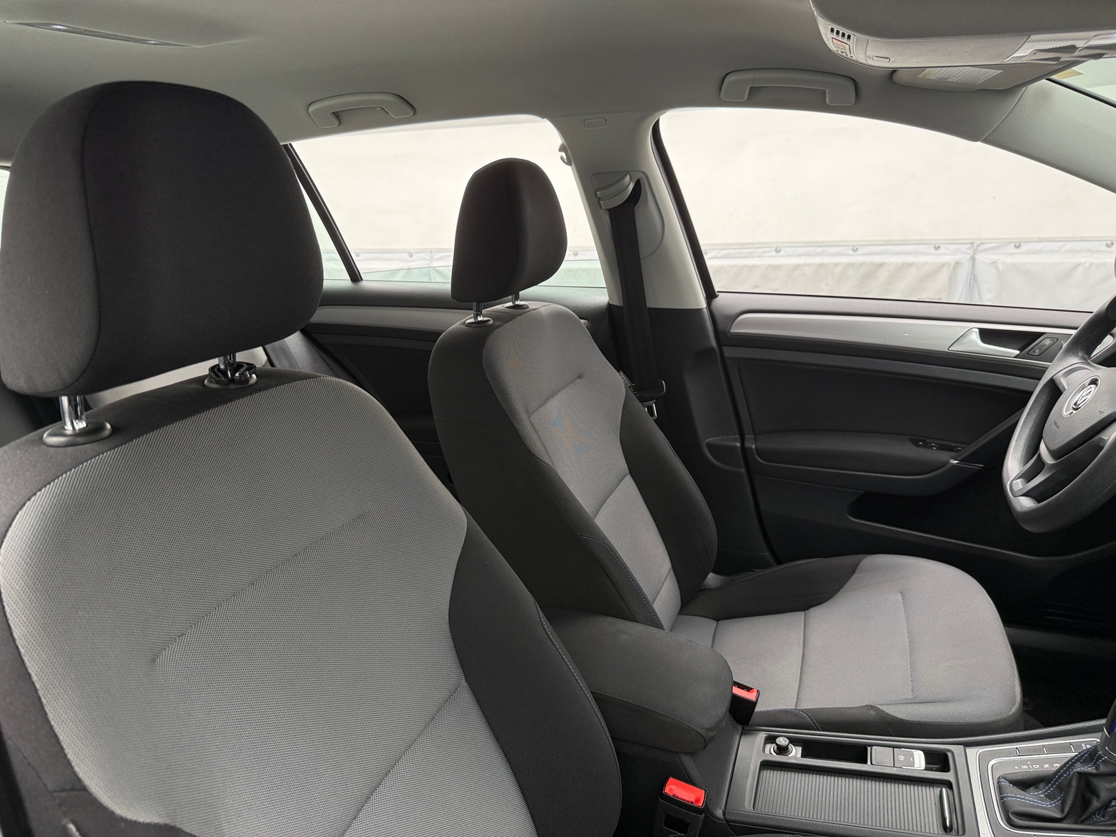 Thumbnail: 2016 Volkswagen e-Golf - 2