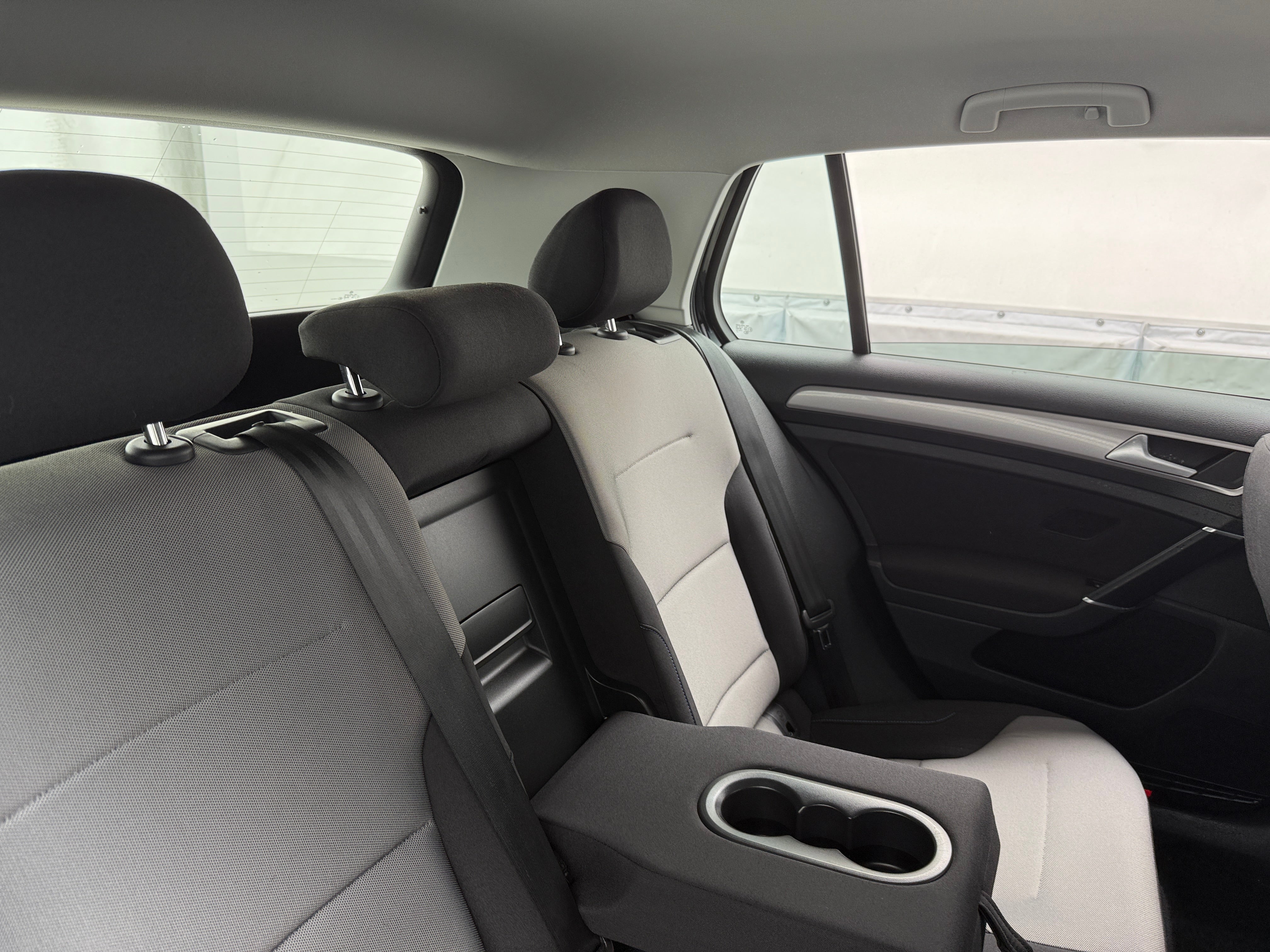 2016 Volkswagen e-Golf SE 6
